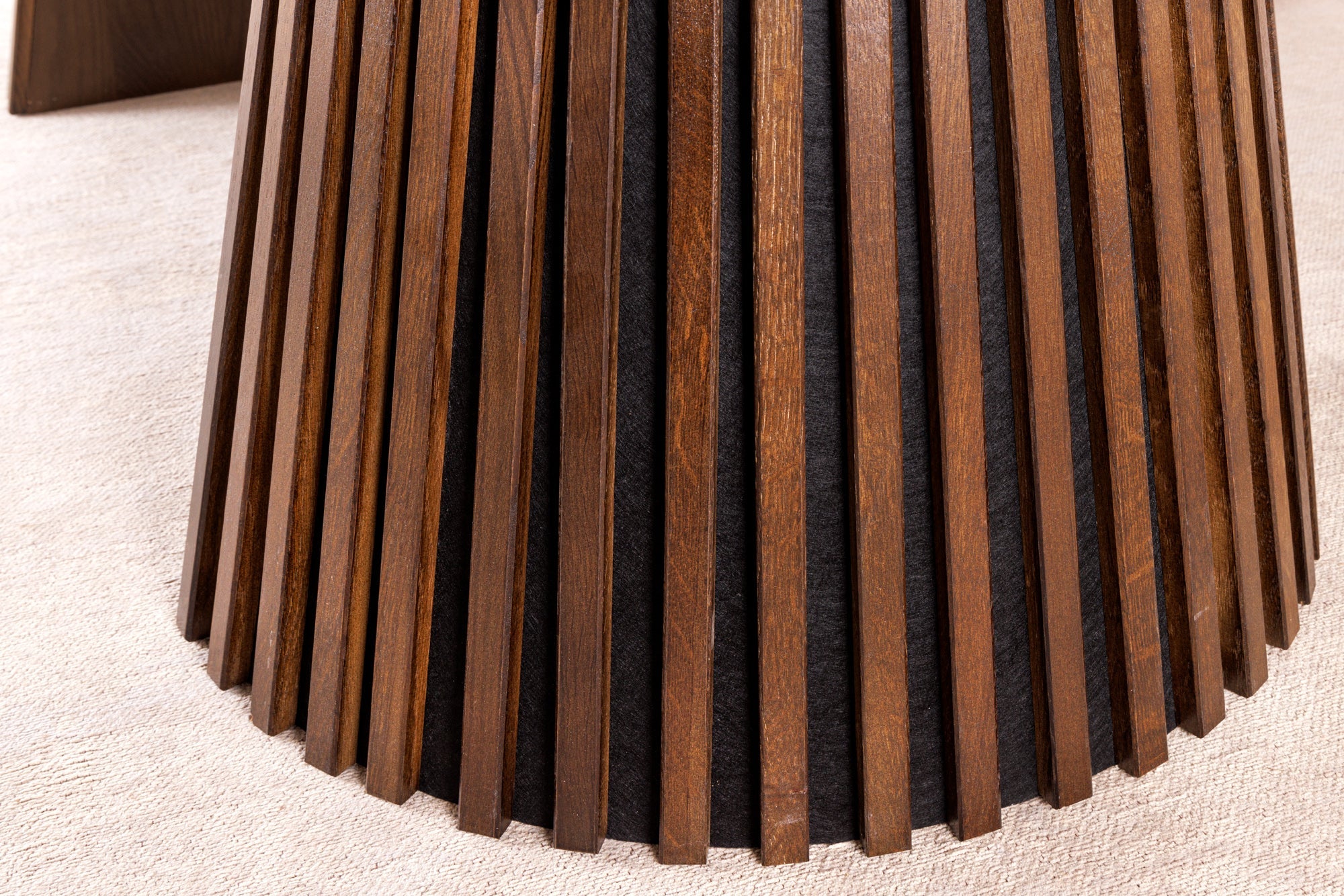 Mesa de comedor extensible VALHALLA WOOD 120-160-200cm con patas de roble ahumado marrón