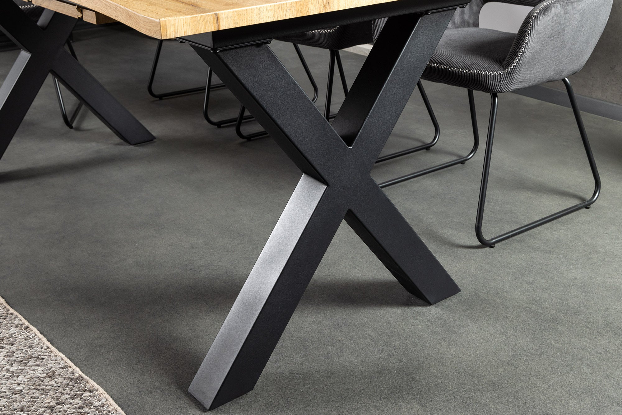 WILD mesa de comedor extensible 180-220 cm roble salvaje look marrón árbol borde negro