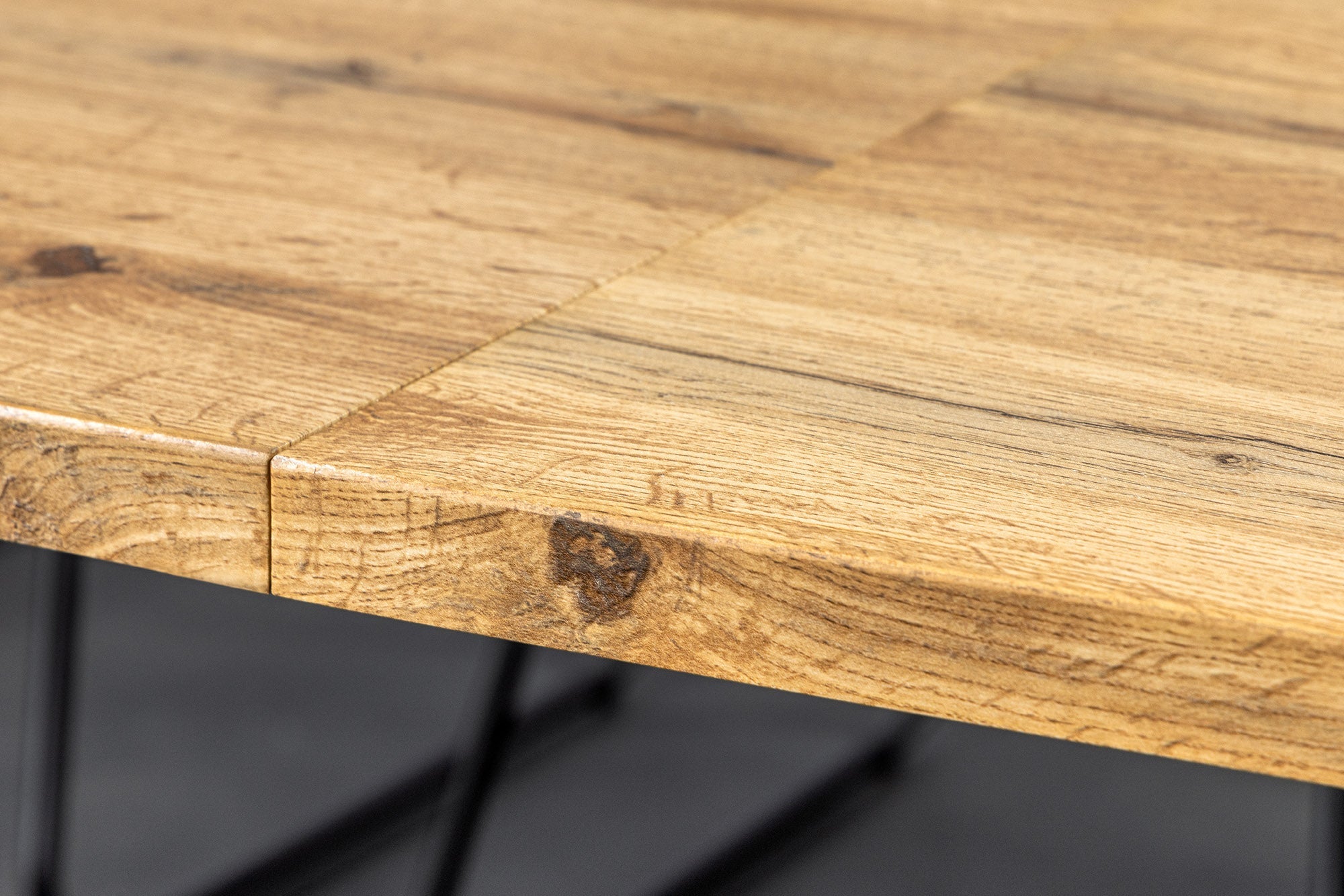 WILD mesa de comedor extensible 180-220 cm roble salvaje look marrón árbol borde negro