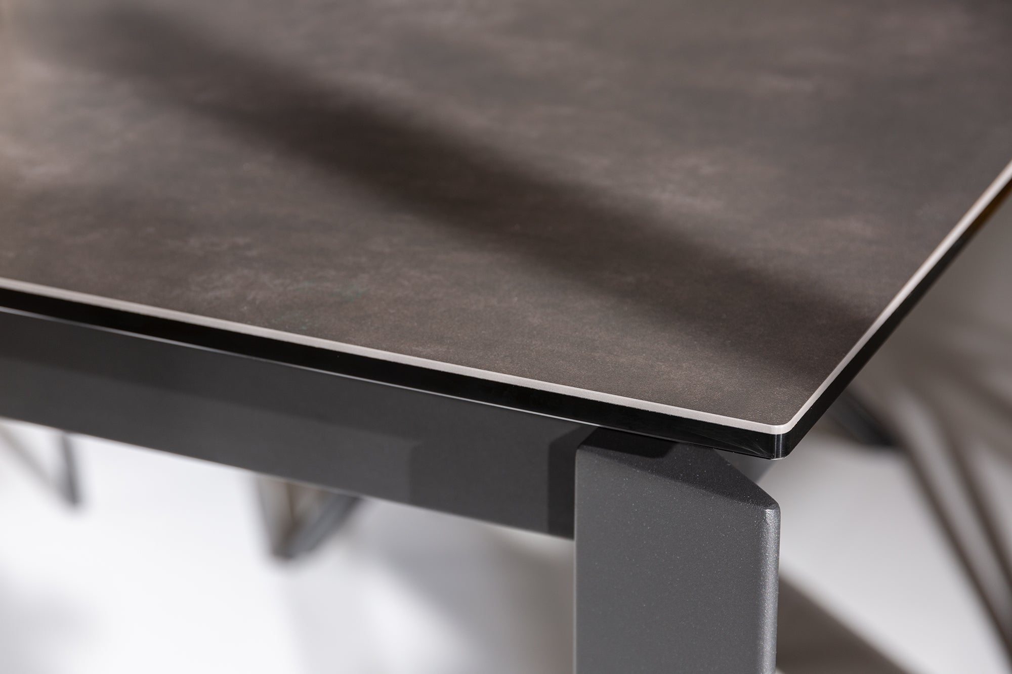 Mesa de comedor extensible X7 180-240 cm en cerámica antracita made in Italy
