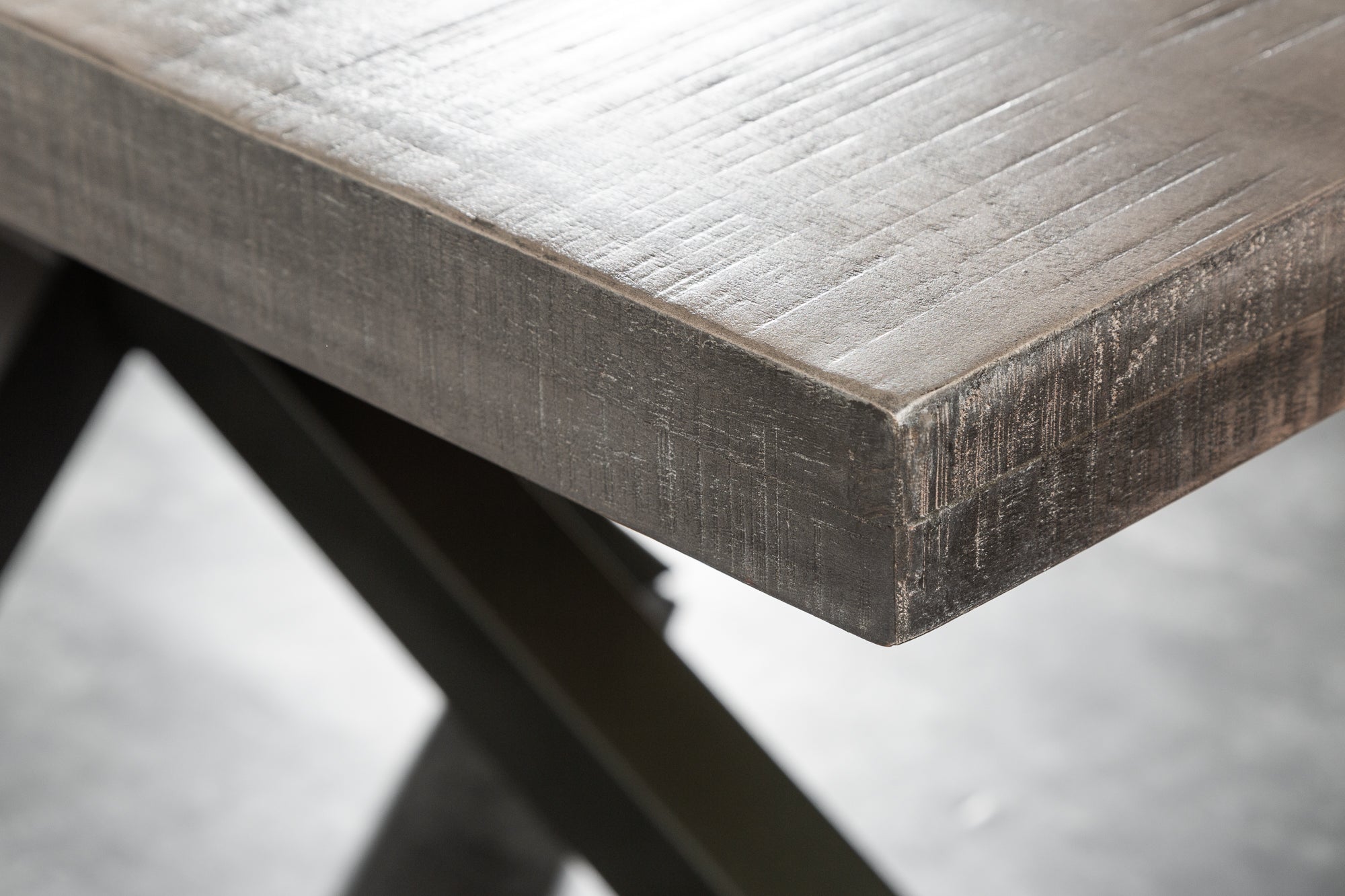 GALAXIE Mesa de comedor industrial maciza de 200 cm en madera de mango gris con estructura en forma de estrella