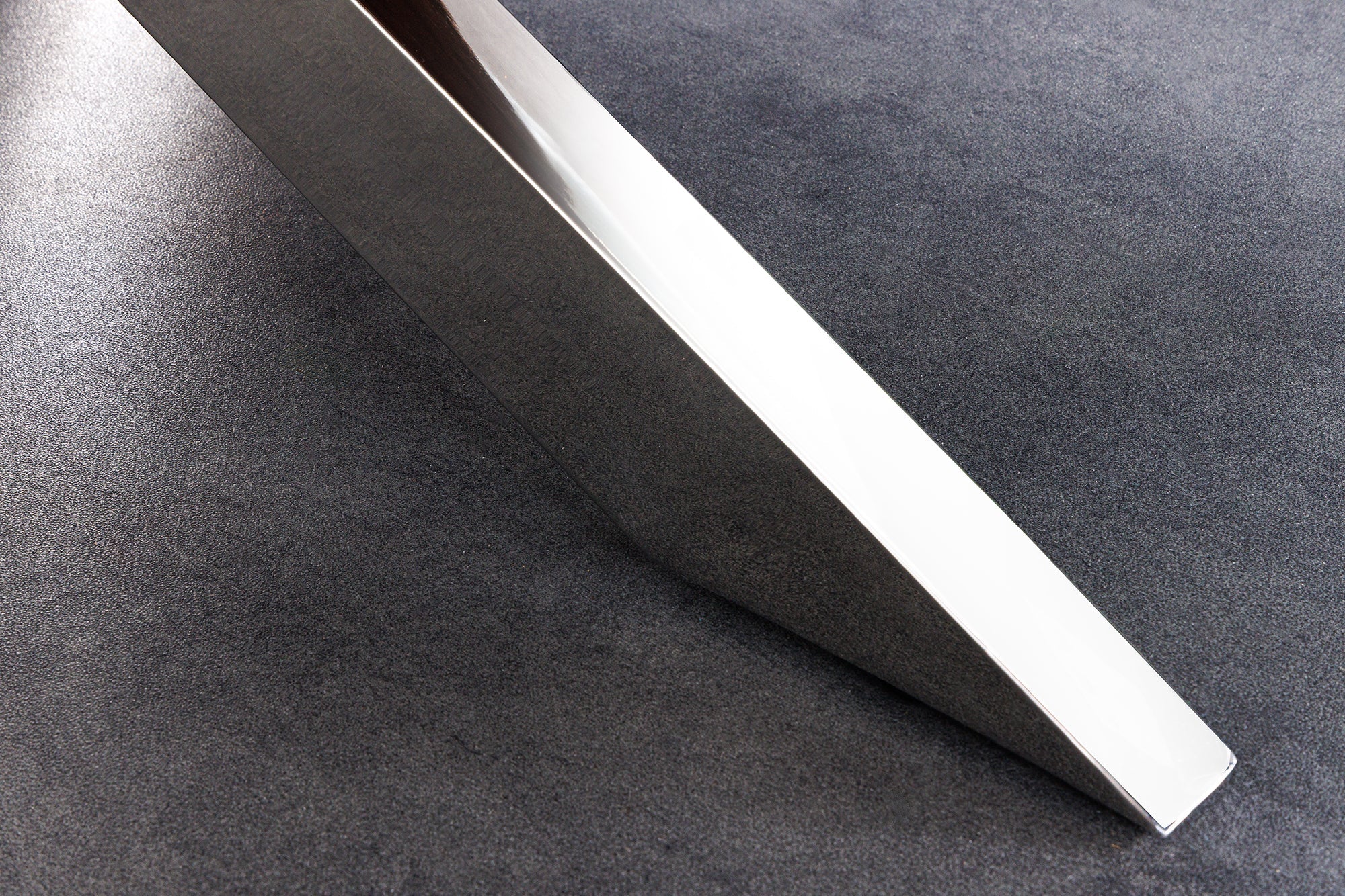 Table à manger massive BARRACUDA 220cm teck marron structure étoile argent plateau verre