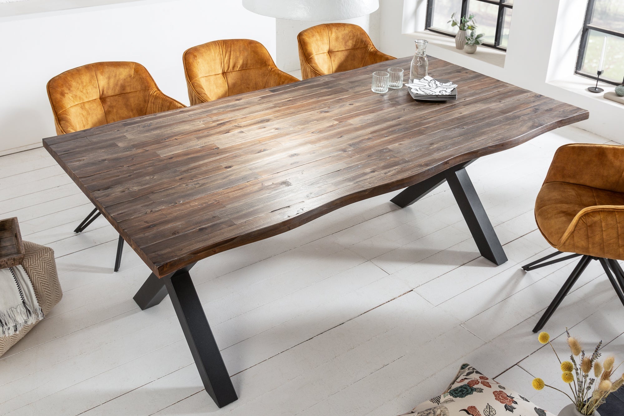 mesa de comedor-massive-genesis-vintage-200cm-en-madera-dacacia-marron-y-marco-en-negro-con-borde-de-árbol_6540500 (inv)