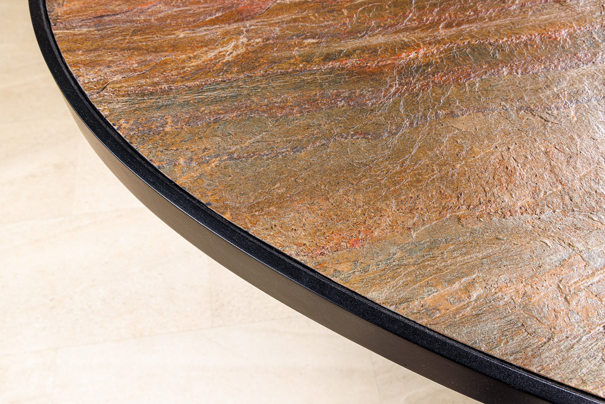 MOUNTAIN SOUL mesa de comedor de madera maciza 240cm rojo verde negro oval piedra natural hierro