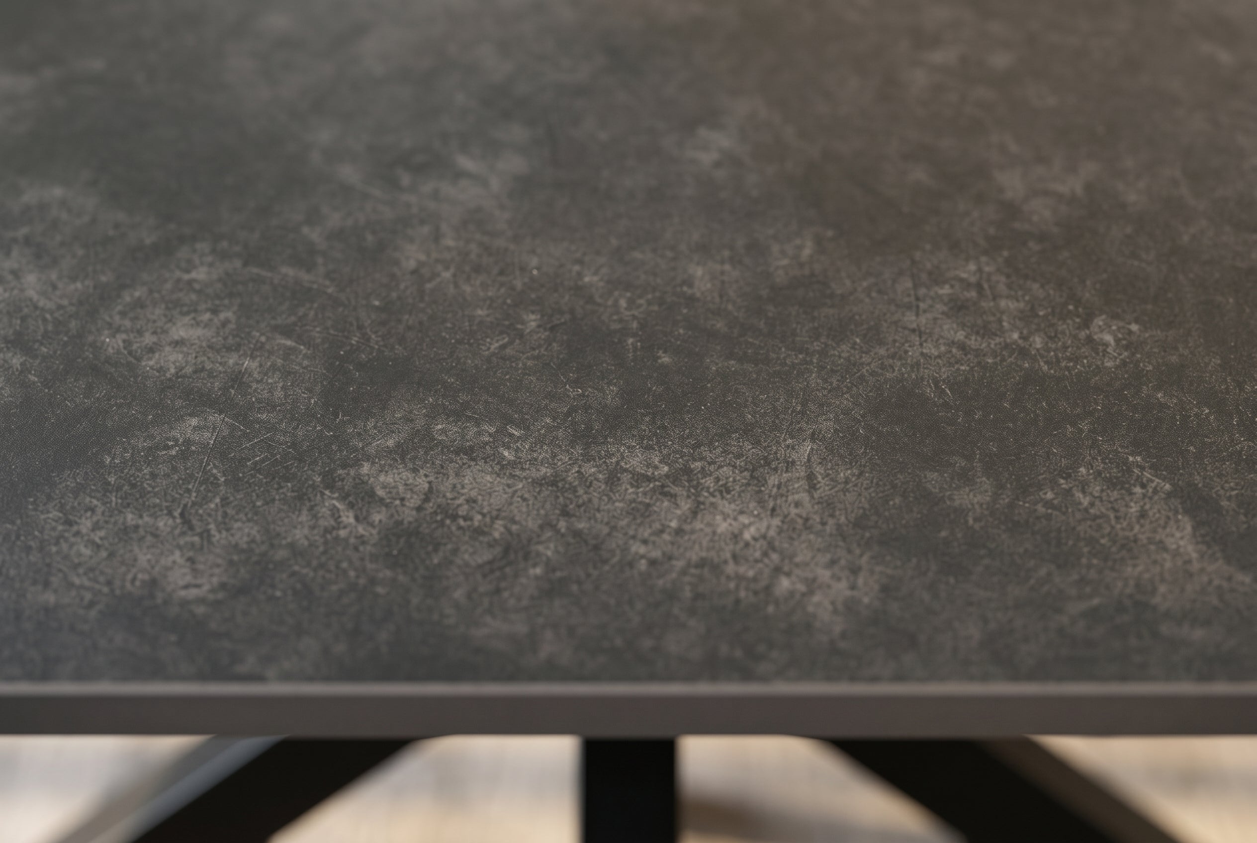 Table à manger moderne GALAXIE 180cm céramique anthracite structure étoile métal noir