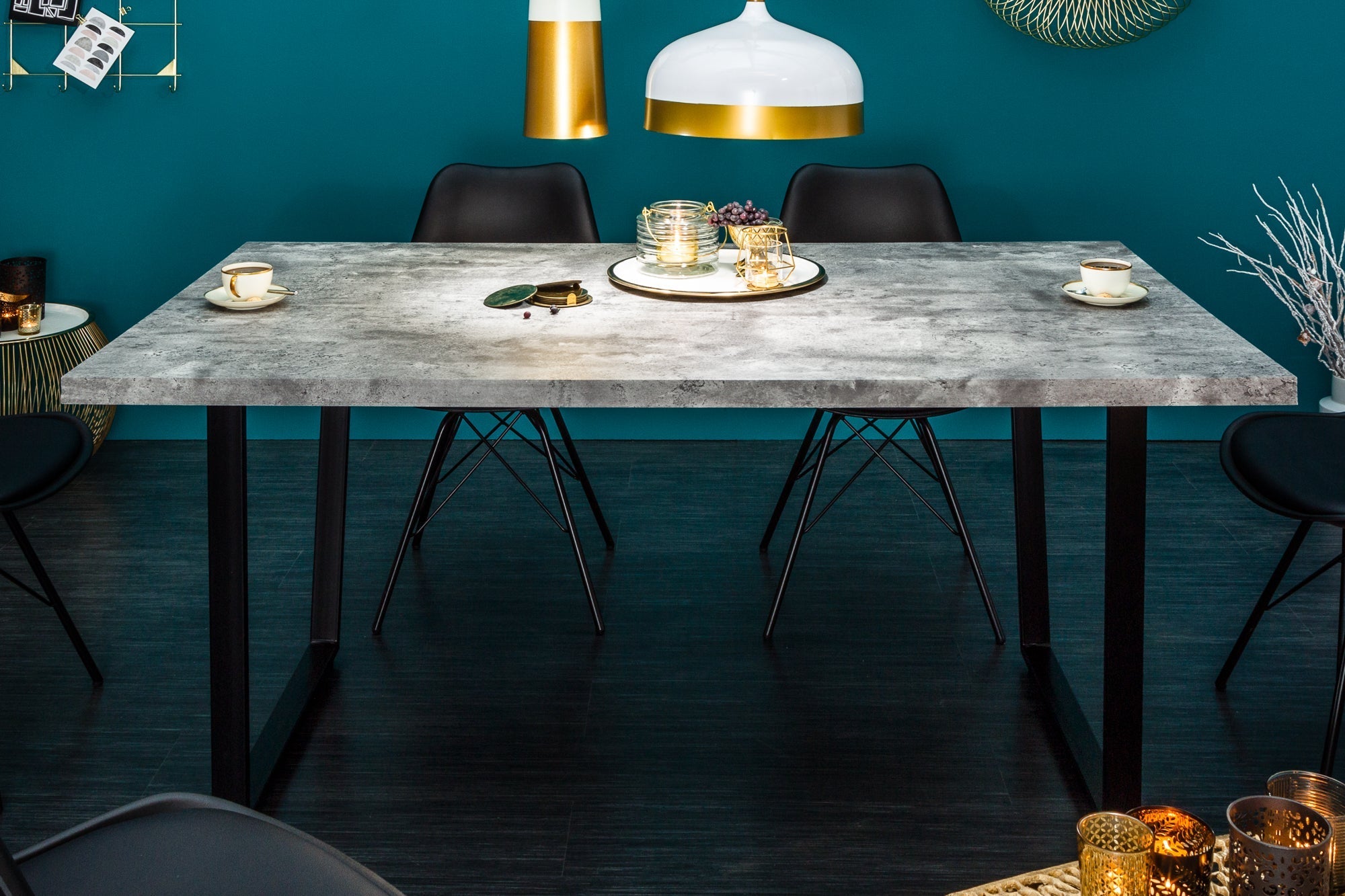 Table à manger moderne LOFT 160cm béton gris design pieds métal noir piètement luge industriel