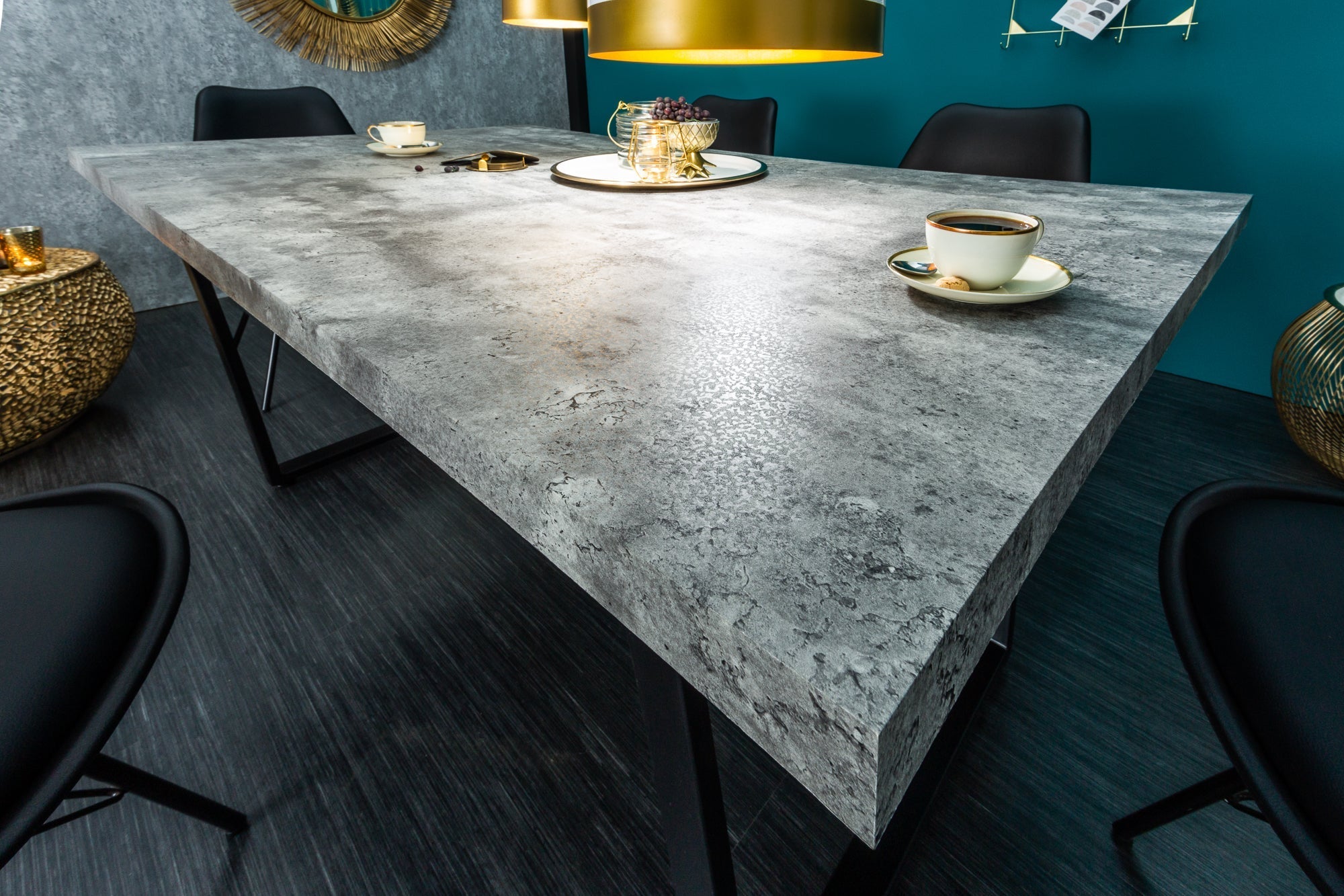 Table à manger moderne LOFT 160cm béton gris design pieds métal noir piètement luge industriel