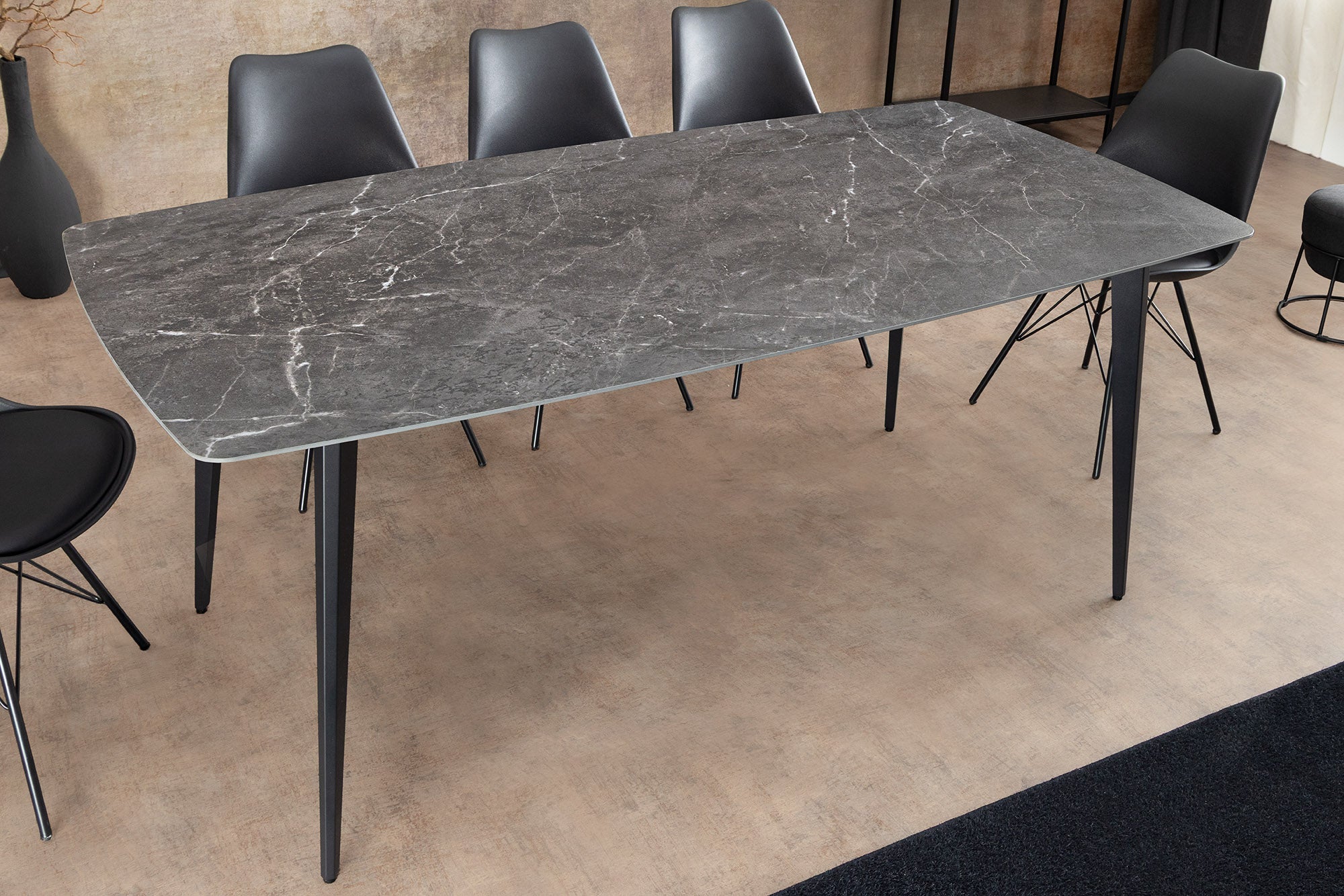 Table à manger moderne MILANO 160cm céramique anthracite pieds métal noir