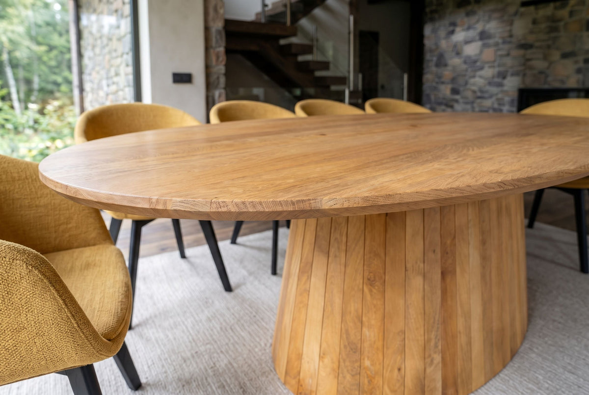 Table à manger ovale ART DECO 220cm en manguier massif beige finition crème avec piètement colonne