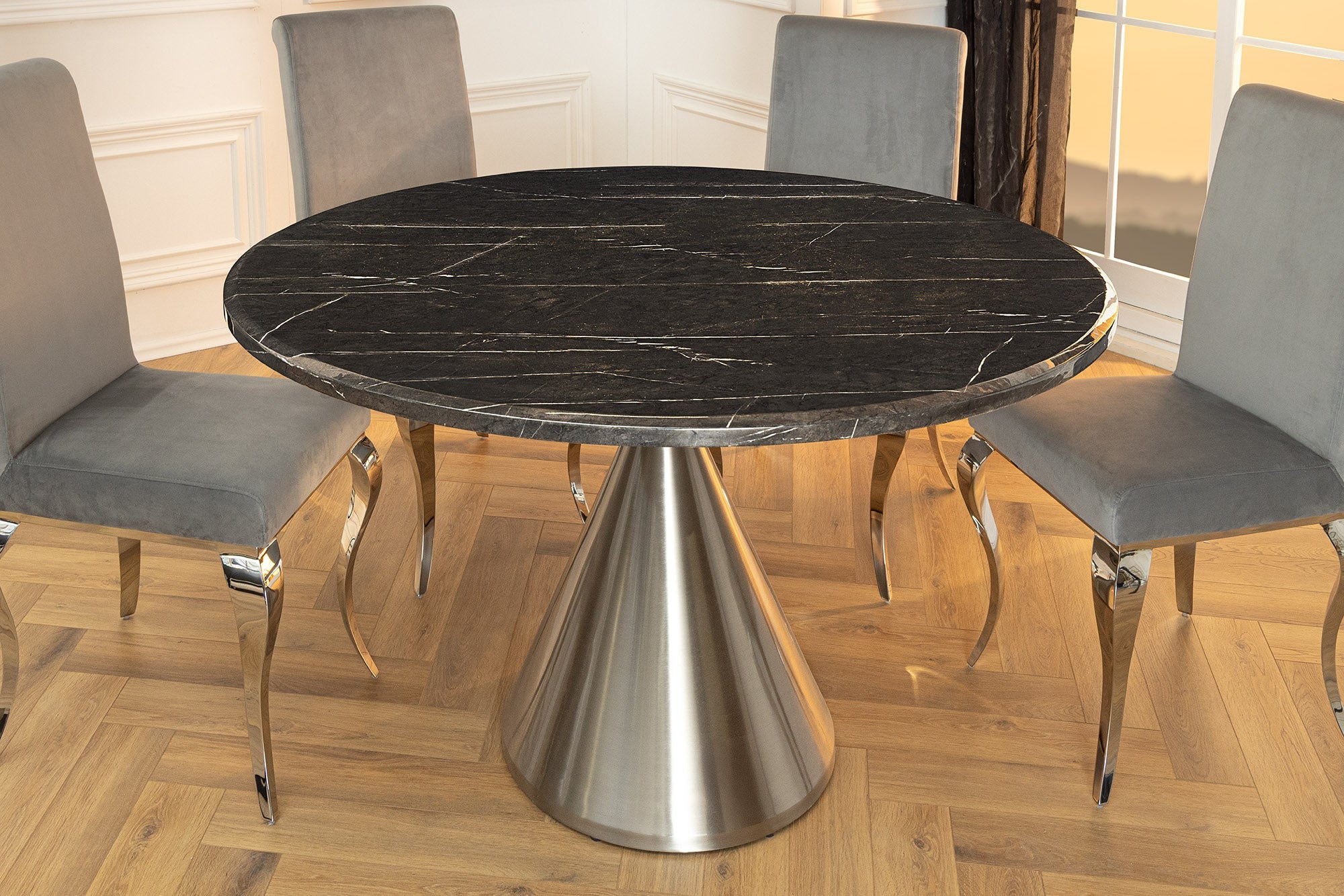 ELEGANCIA Mesa de comedor redonda de 130 cm en mármol negro y acero cromado con base de columna