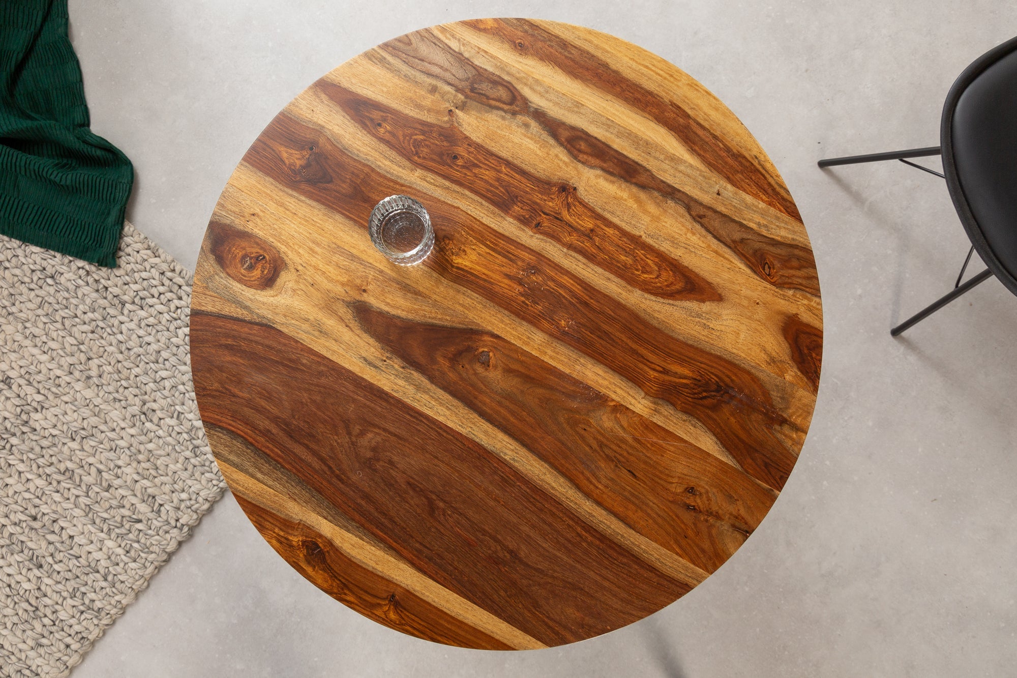 MAKASSAR Mesa de comedor redonda de 80 cm de madera maciza con acabado de piedra Sheesham marrón y patas de pasador