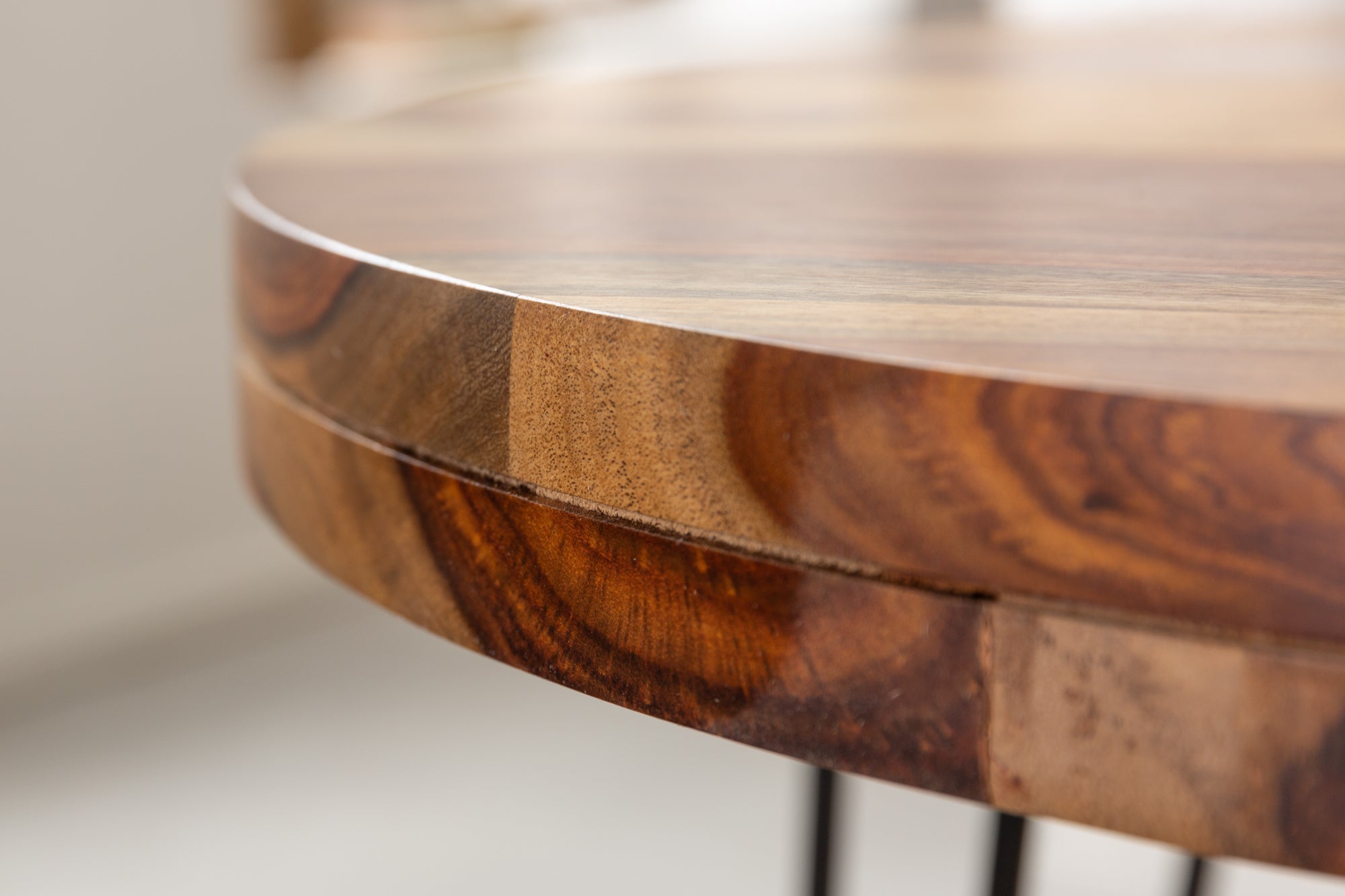 MAKASSAR Mesa de comedor redonda de 80 cm de madera maciza con acabado de piedra Sheesham marrón y patas de pasador
