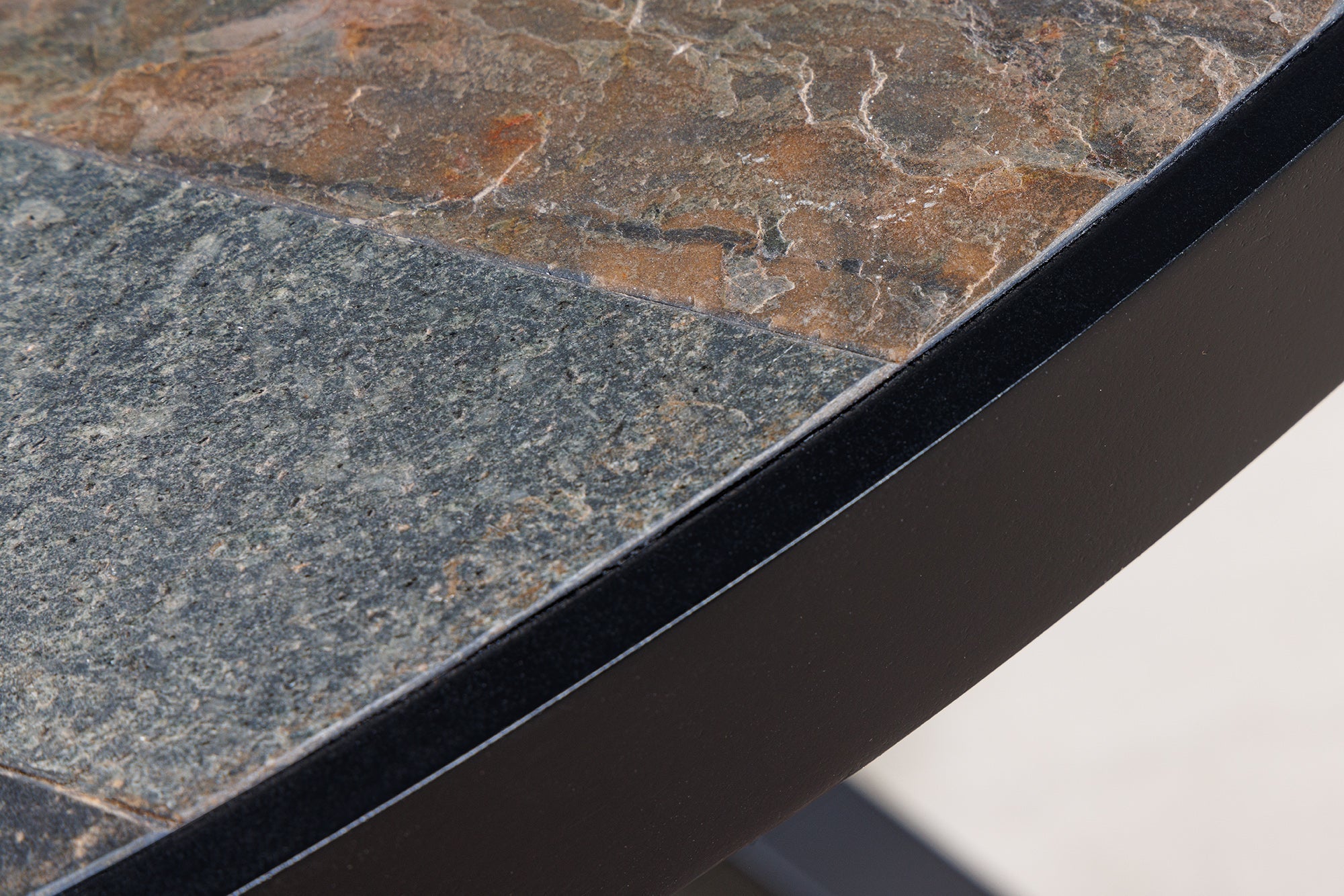 MOUNTAIN SOUL mesa de comedor redonda 120 cm negro gris piedra natural hierro estrella marco