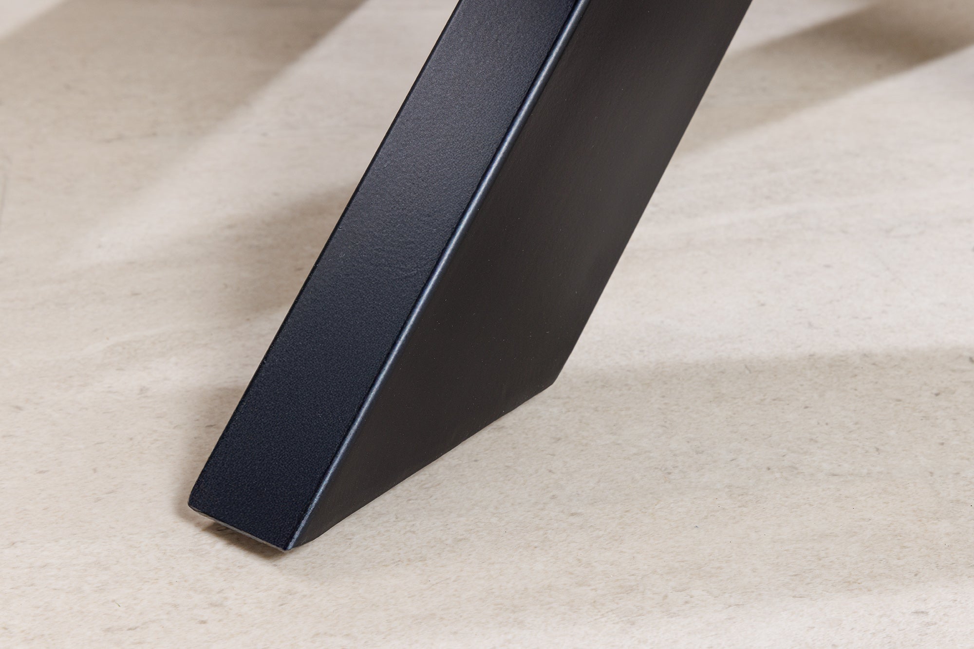 MOUNTAIN SOUL mesa de comedor redonda 140cm negro gris piedra natural hierro estrella marco