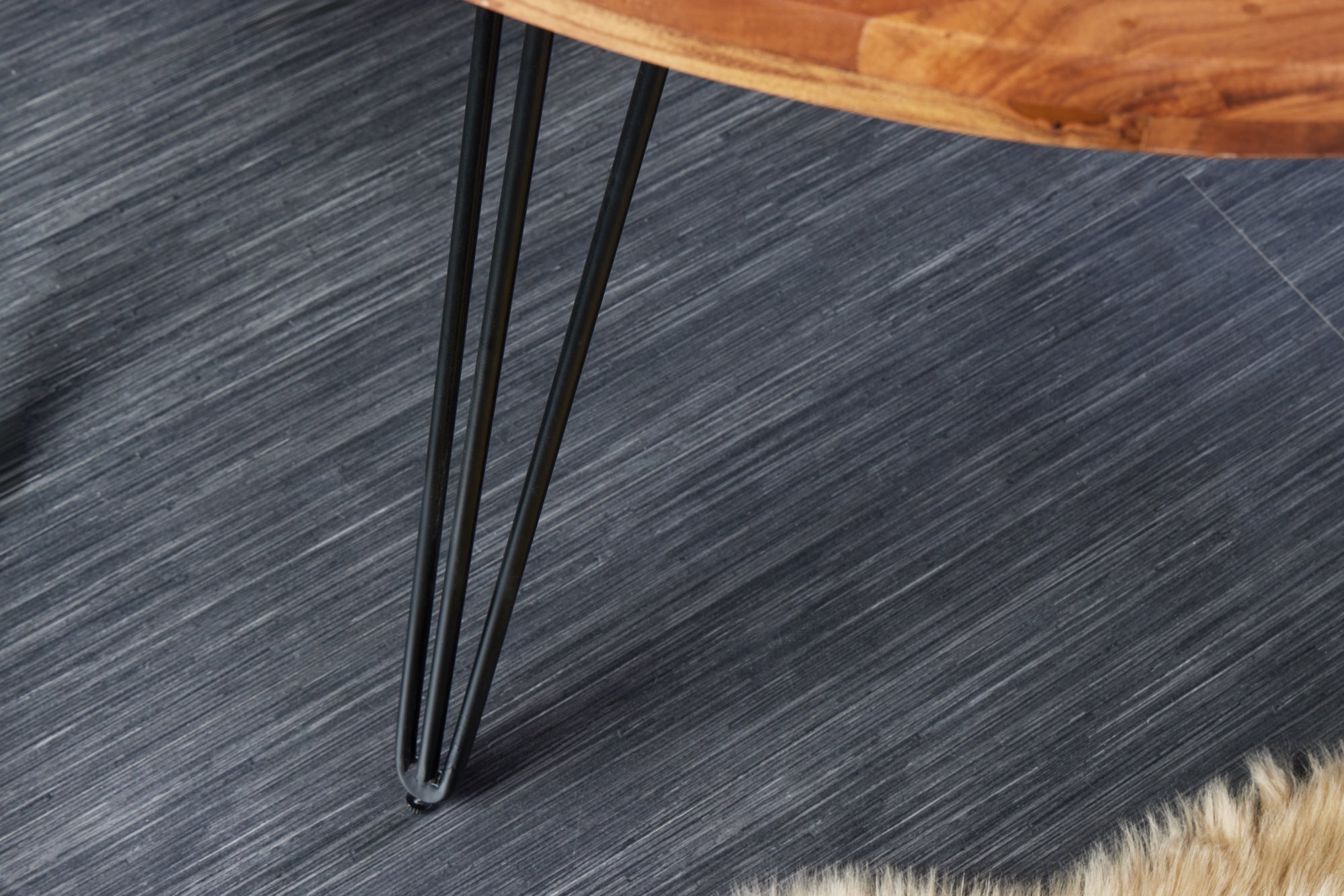 Table à manger ronde SCORPION 120cm en bois massif d’acacia naturel pieds en épingle design rétro