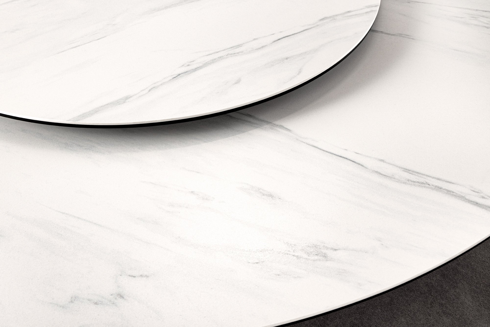 SPIN Mesa de comedor redonda blanca de 150 cm con tablero de mármol cerámico negro giratorio 360