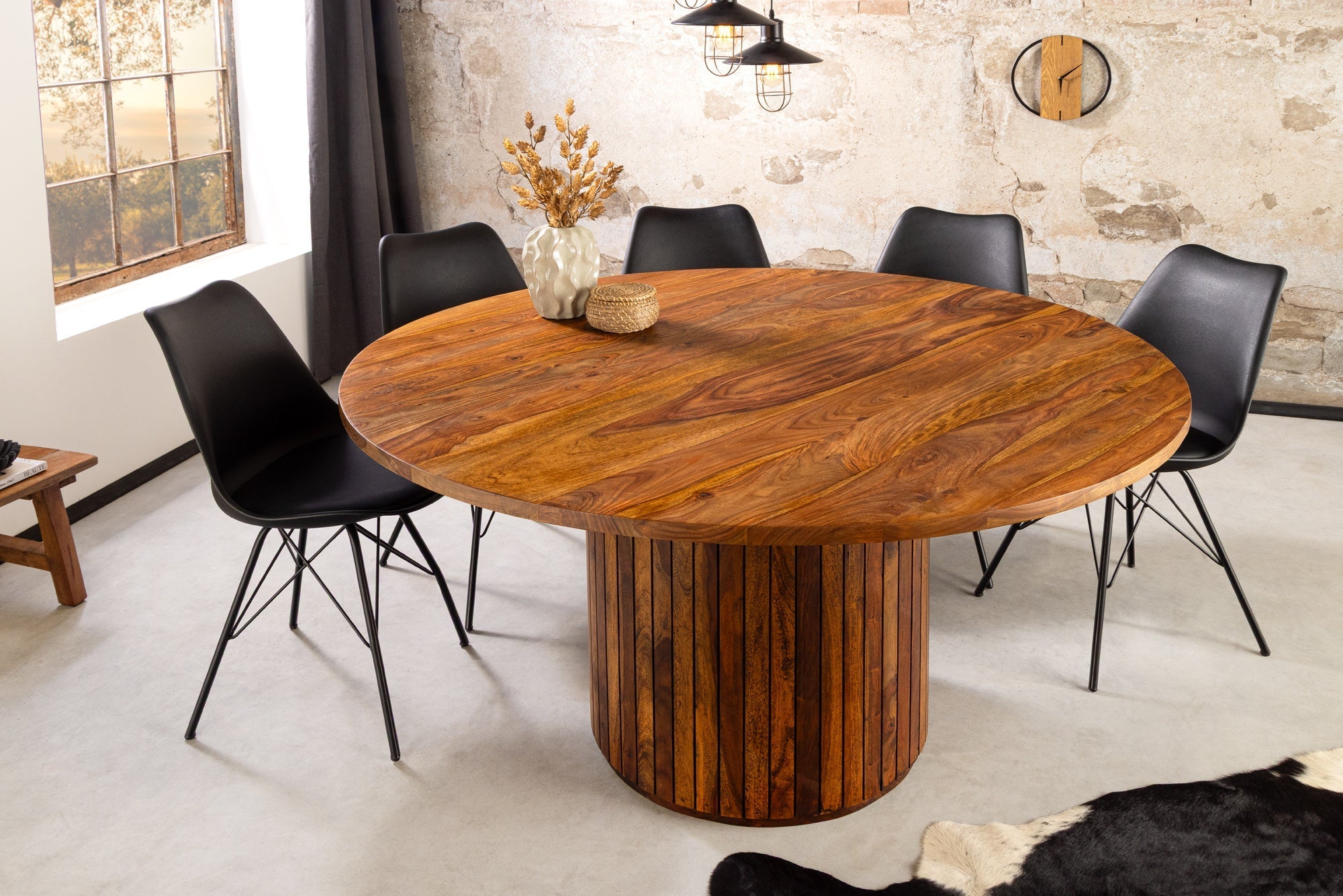 Table à manger ronde TRES CHIC 140cm bois de sheesham marron finition pierre massif avec piètement colonne