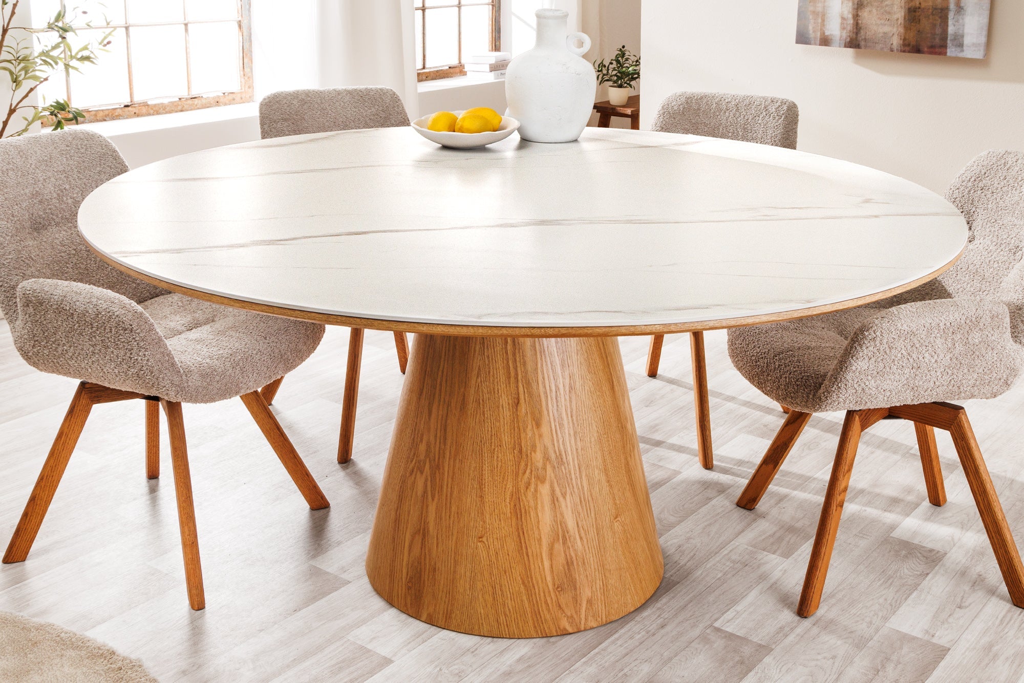Mesa de comedor redonda UNIQUE de 120 cm en roble blanco natural con base de columna de mármol cerámico