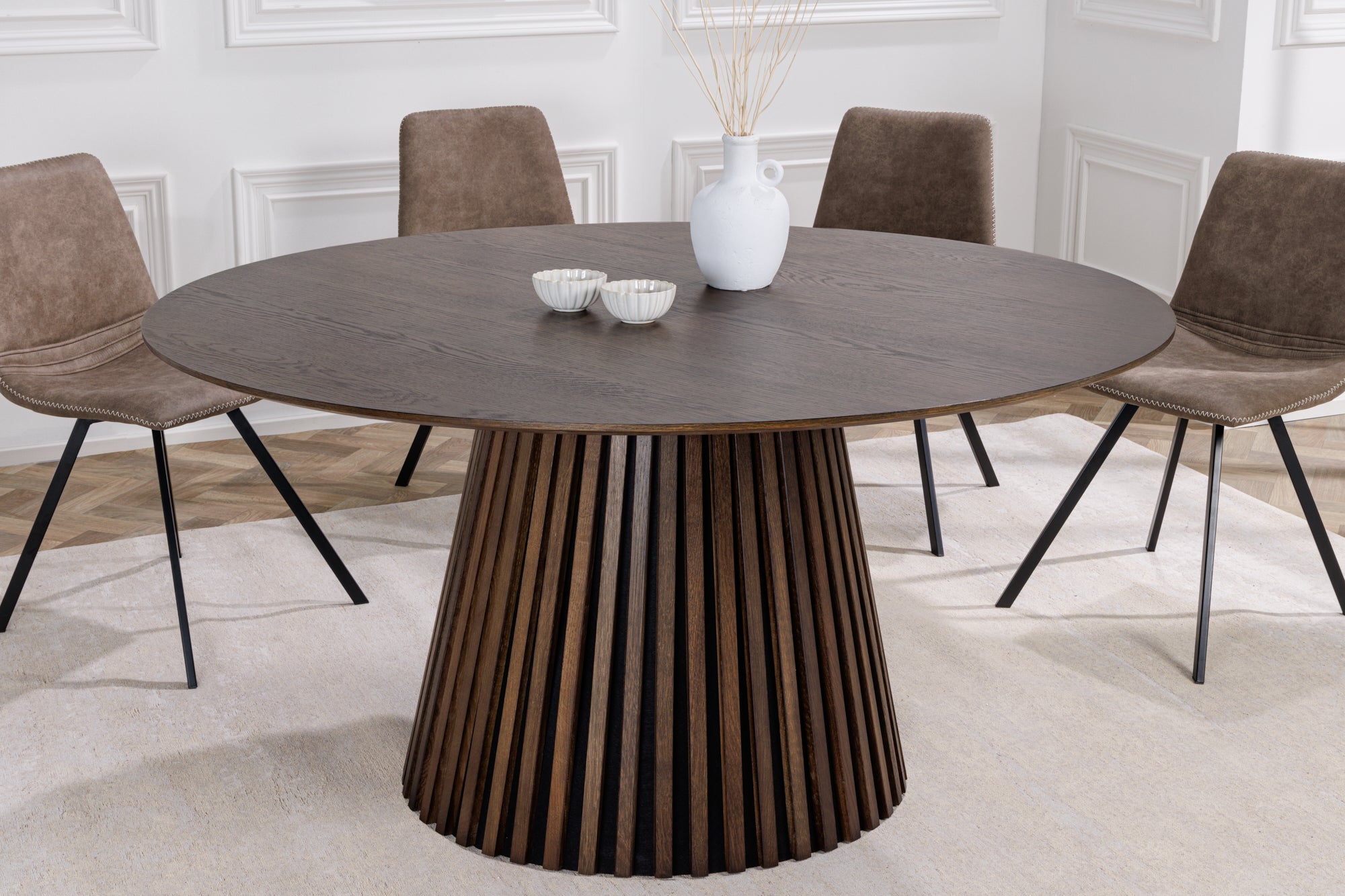 VALHALLA WOOD Mesa de comedor redonda de 140 cm con base de columna en roble ahumado