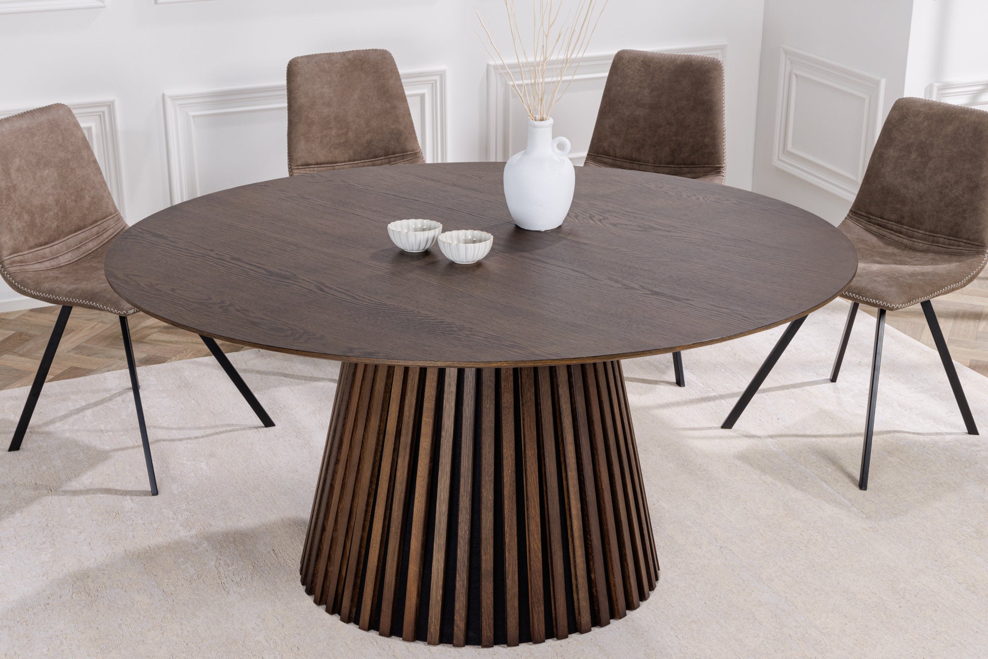 VALHALLA WOOD Mesa de comedor redonda de 140 cm con base de columna en roble ahumado