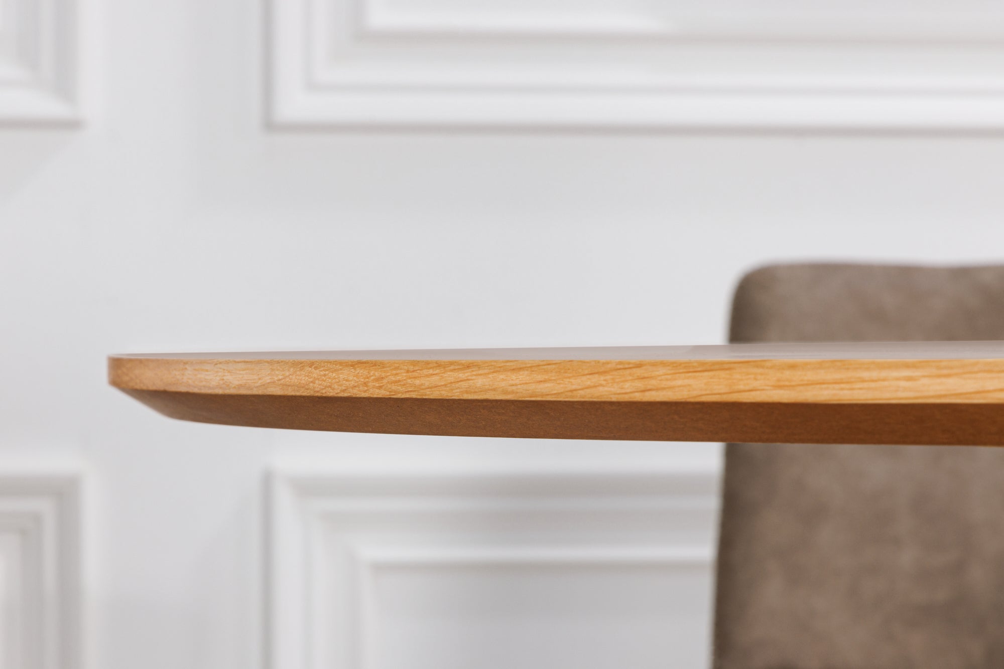VALHALLA WOOD Mesa de comedor redonda de 140 cm con patas de roble natural