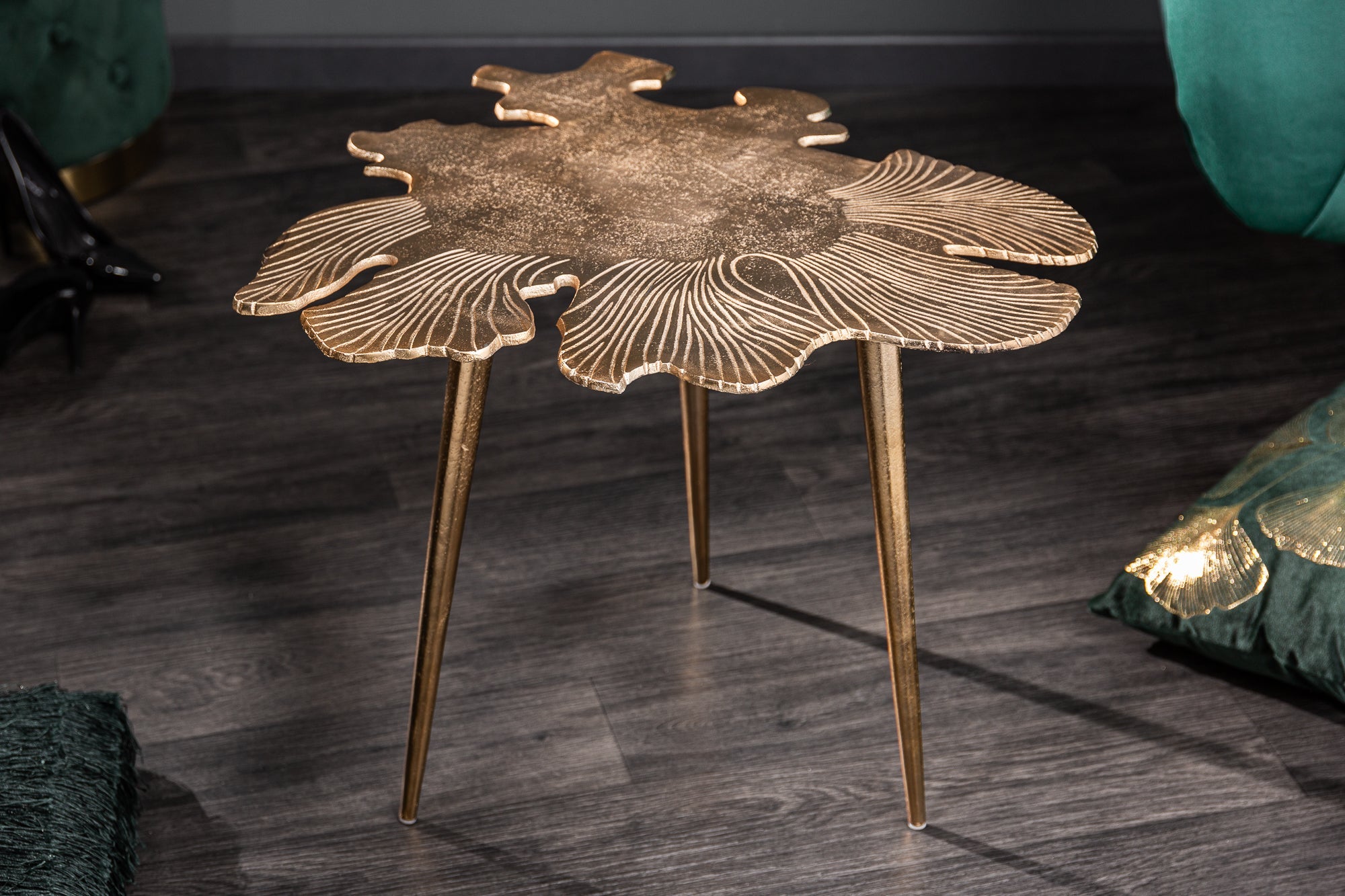 Mesa de centro artesanal ABSTRACT LEAF 60cm motivo hoja en filigrana dorada