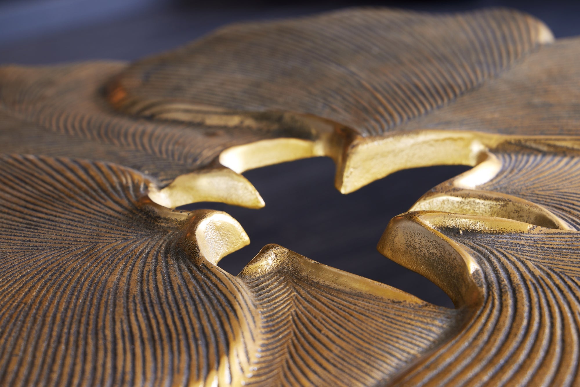 GINKGO mesa de centro decorativa 95cm metal dorado negro hecho a mano