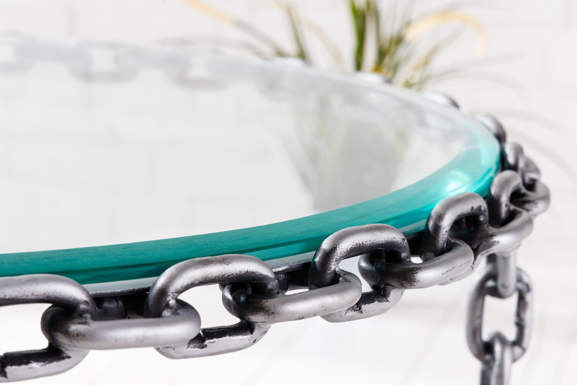 CHAINS mesa de centro de diseño 65cm en metal plateado hecho a mano, tapa redonda de cristal, marco de cadena