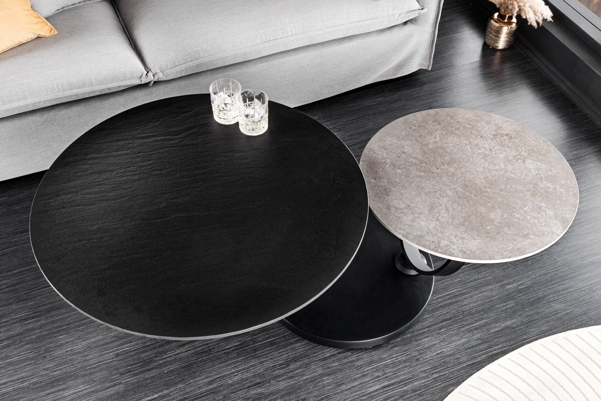 Table basse design DANCING RINGS noir gris ronde tournante en céramique métal