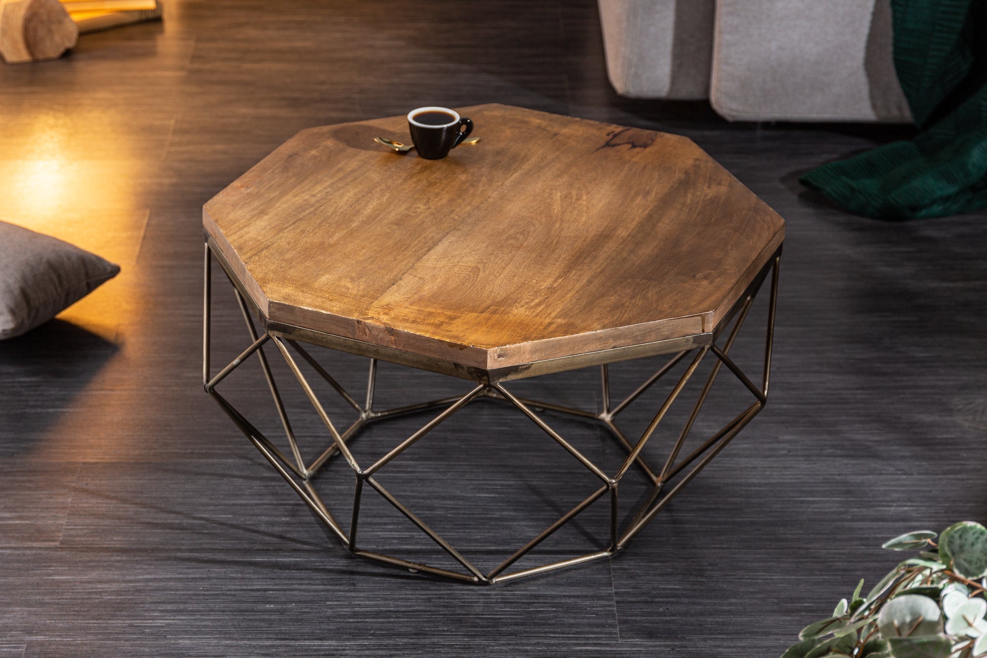 Mesa de centro de diseño DIAMOND 70 cm en madera de mango natural, marco de hierro y latón macizo