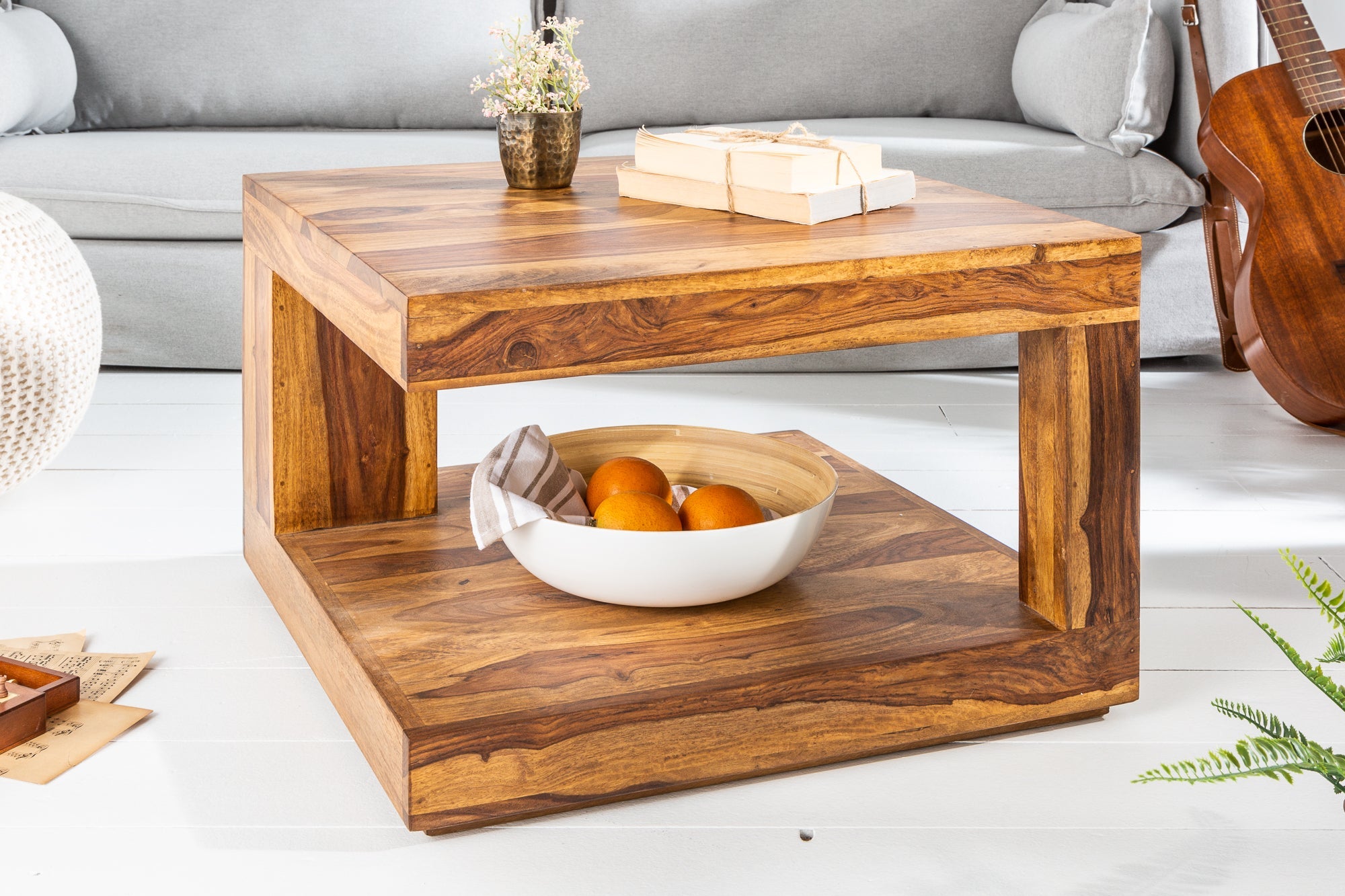 Mesa de centro de diseño GIANT de 60cm en madera maciza de Sheesham marrón con acabado en piedra y estante