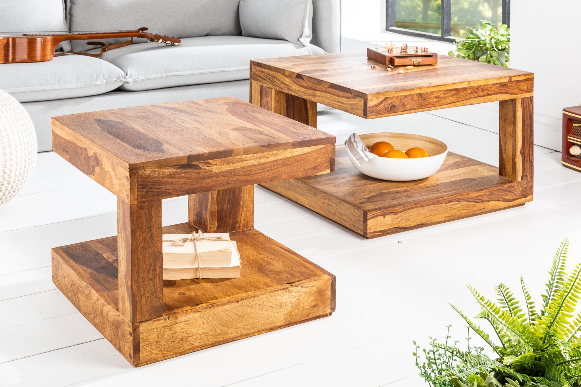 Mesa de centro de diseño GIANT de 60cm en madera maciza de Sheesham marrón con acabado en piedra y estante