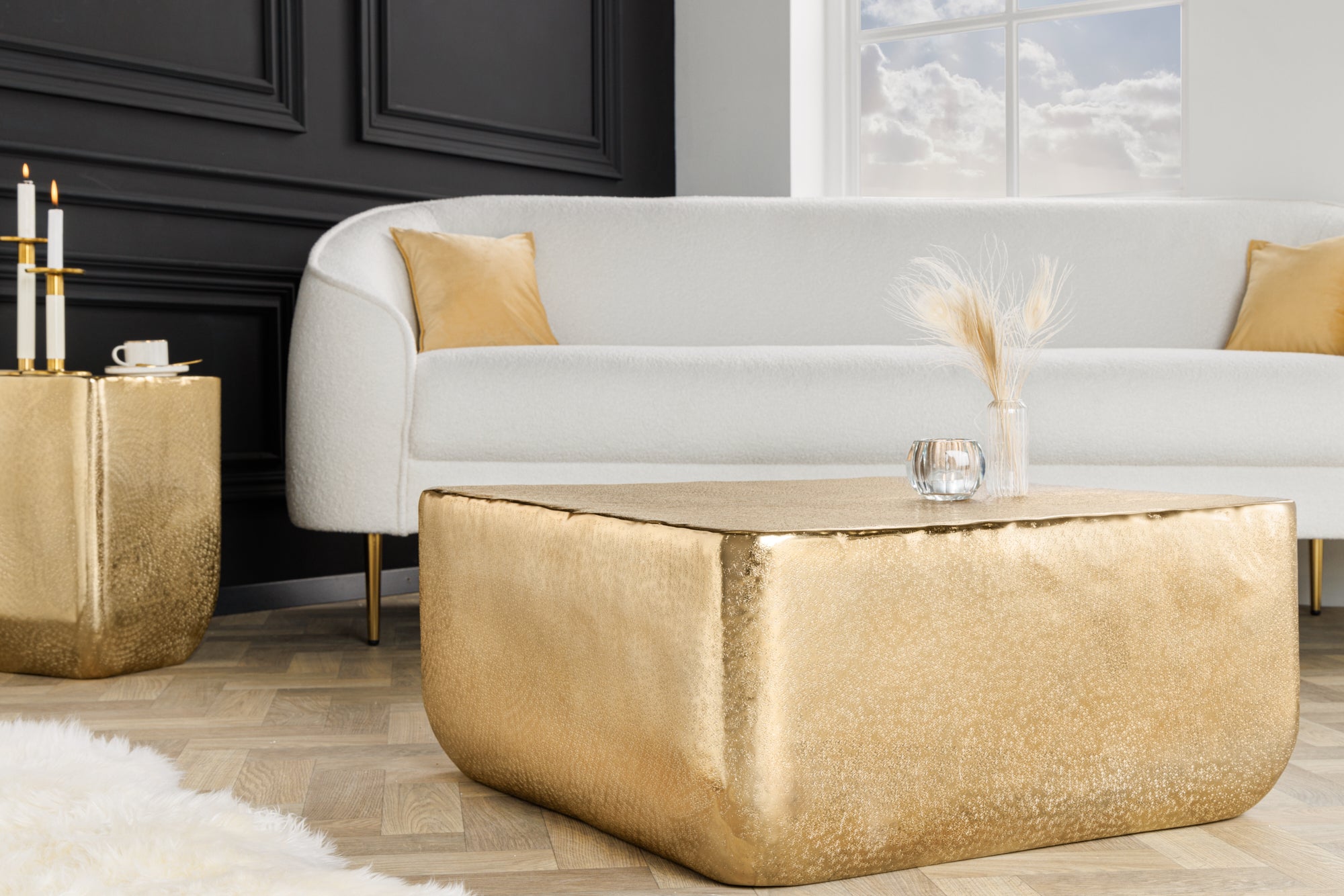 UNIT mesa de centro de diseño 70cm en metal dorado martillado hecho a mano