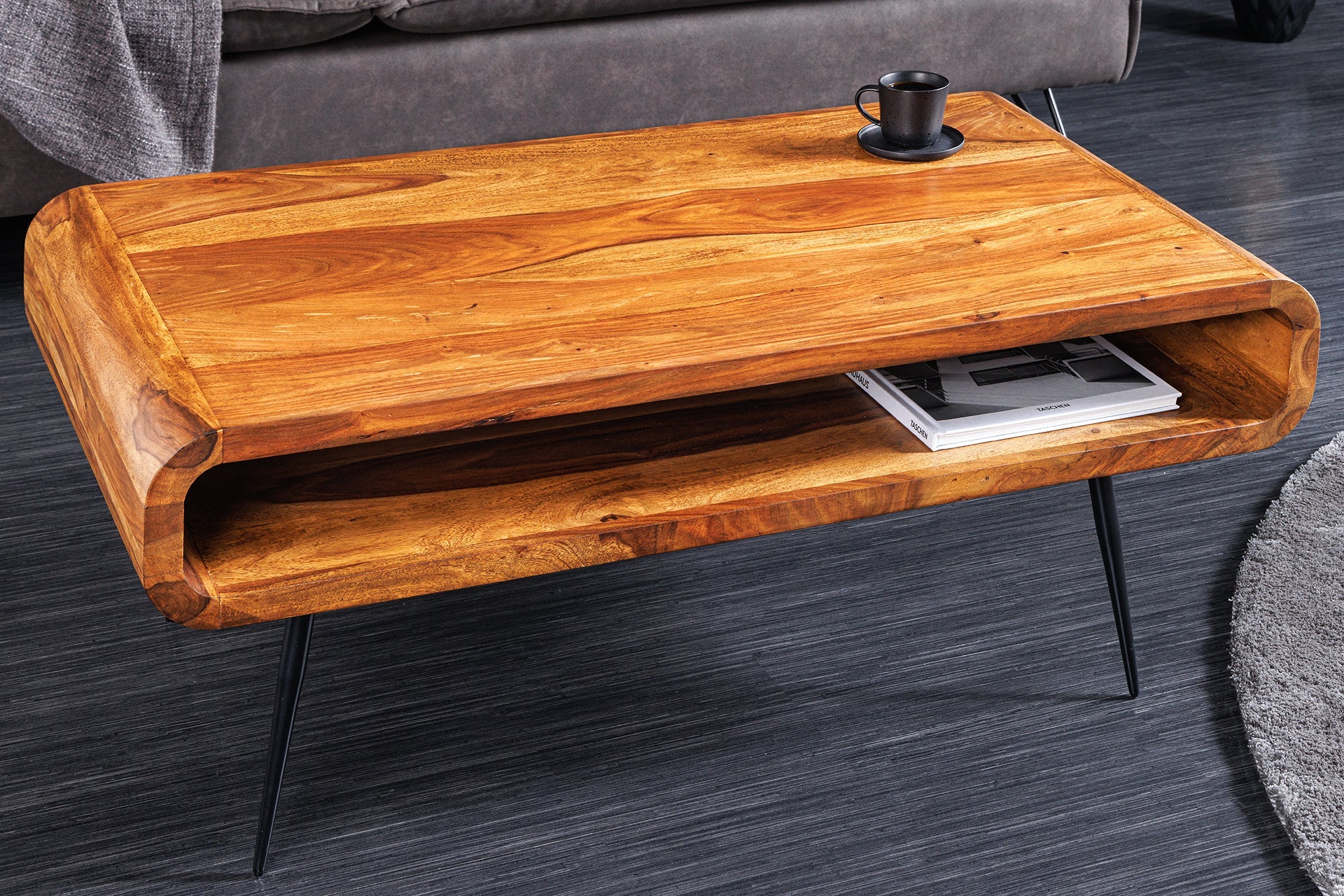 Mesa de centro ALPHA de 90 cm de madera maciza marrón con acabado de piedra Sheesham y patas de metal con espacio de almacenamiento