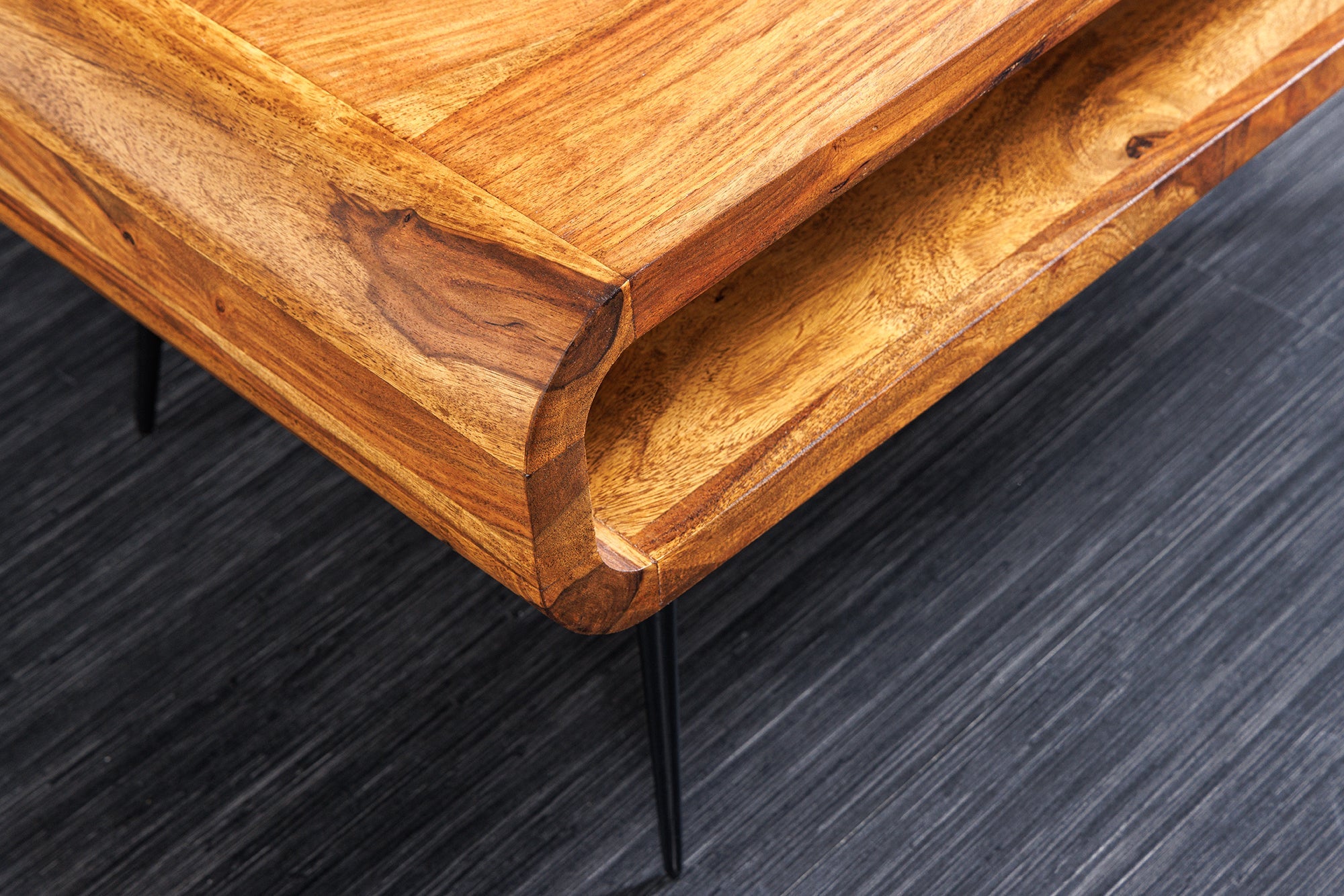 Mesa de centro ALPHA de 90 cm de madera maciza marrón con acabado de piedra Sheesham y patas de metal con espacio de almacenamiento
