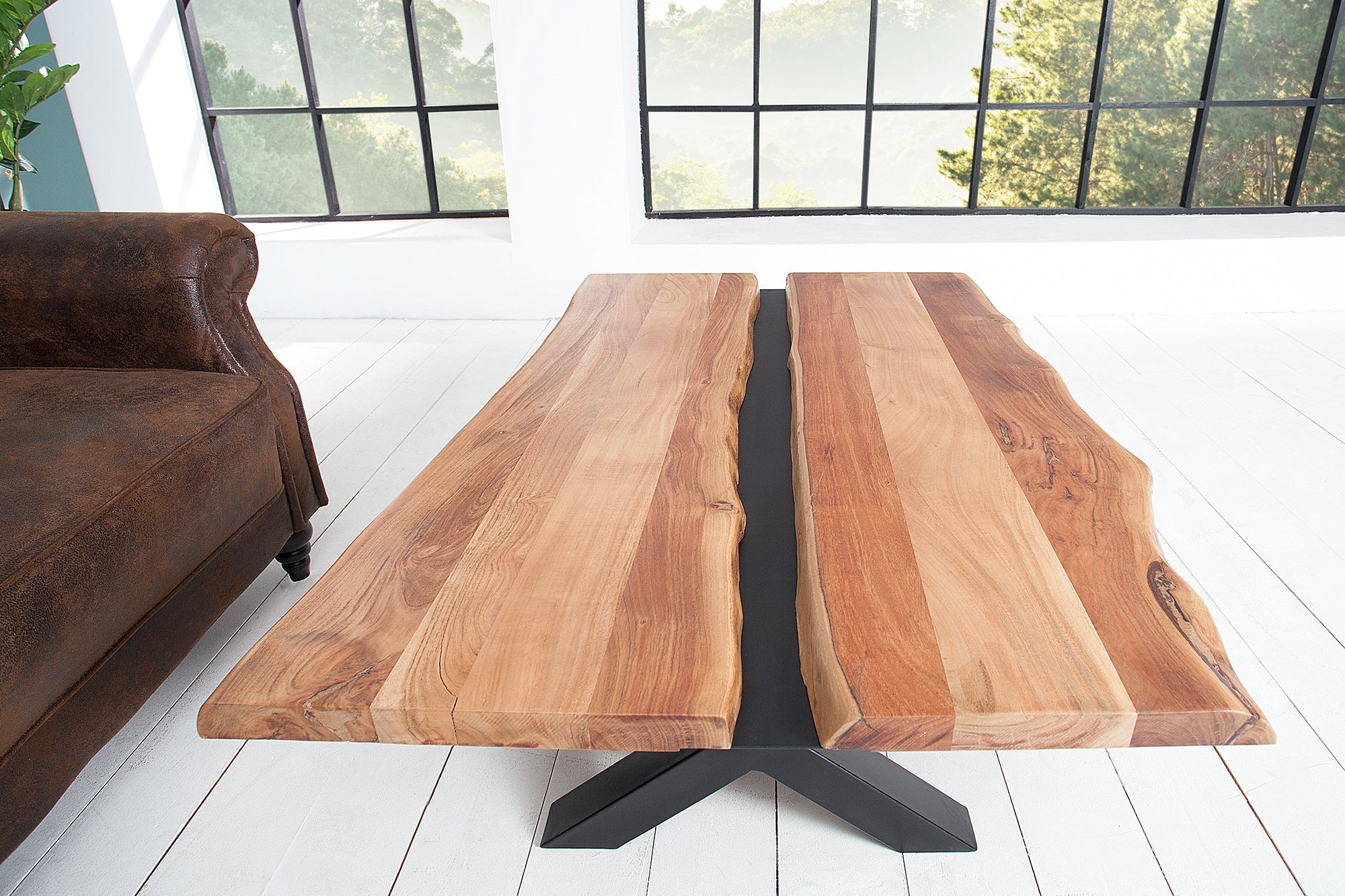 Table basse en bois massif AMAZONAS 105cm acacia métal noir structure en X bord arbre live edge