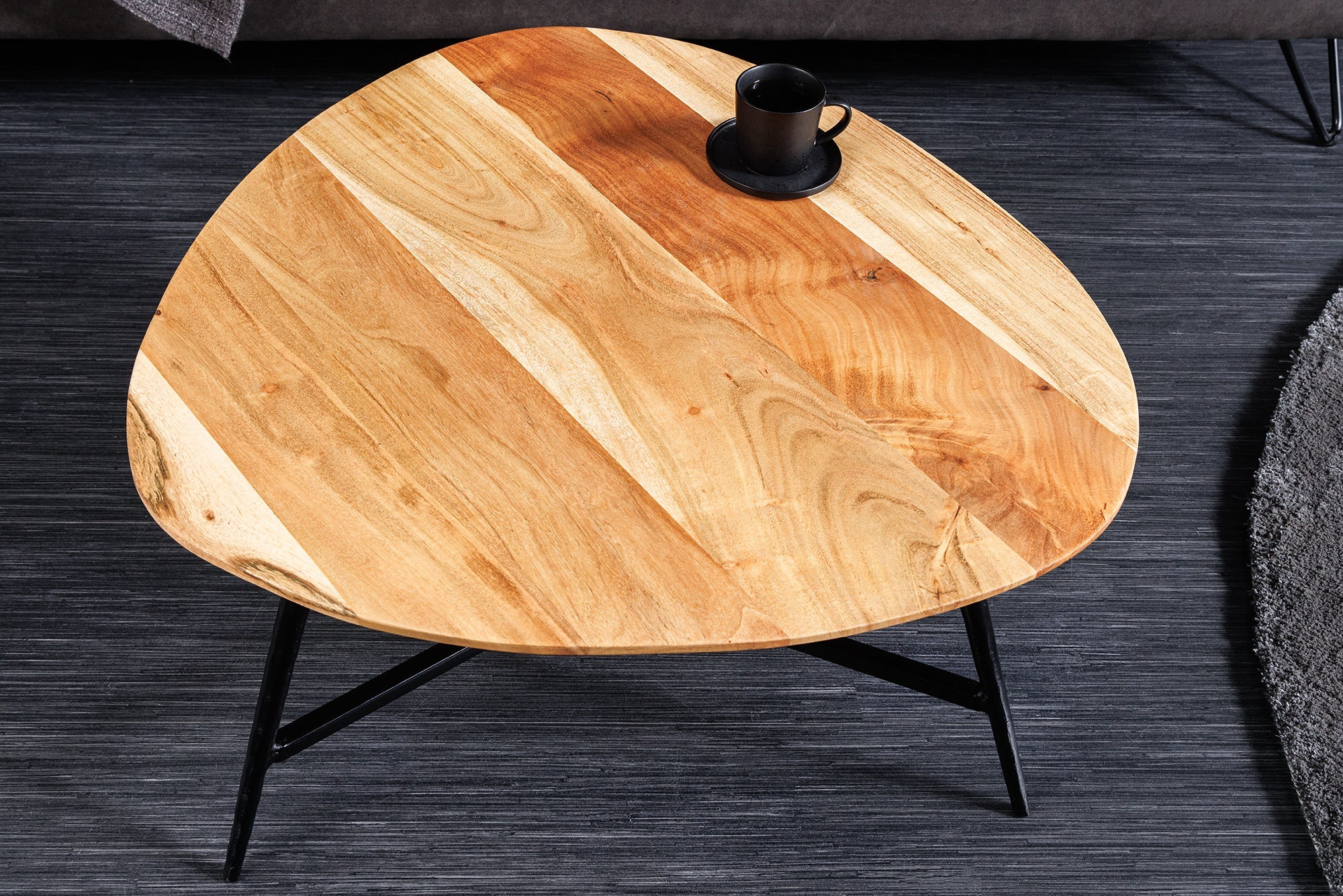 Mesa de centro de madera maciza BEAUTY BY NATURE 60cm acacia triangular metal negro