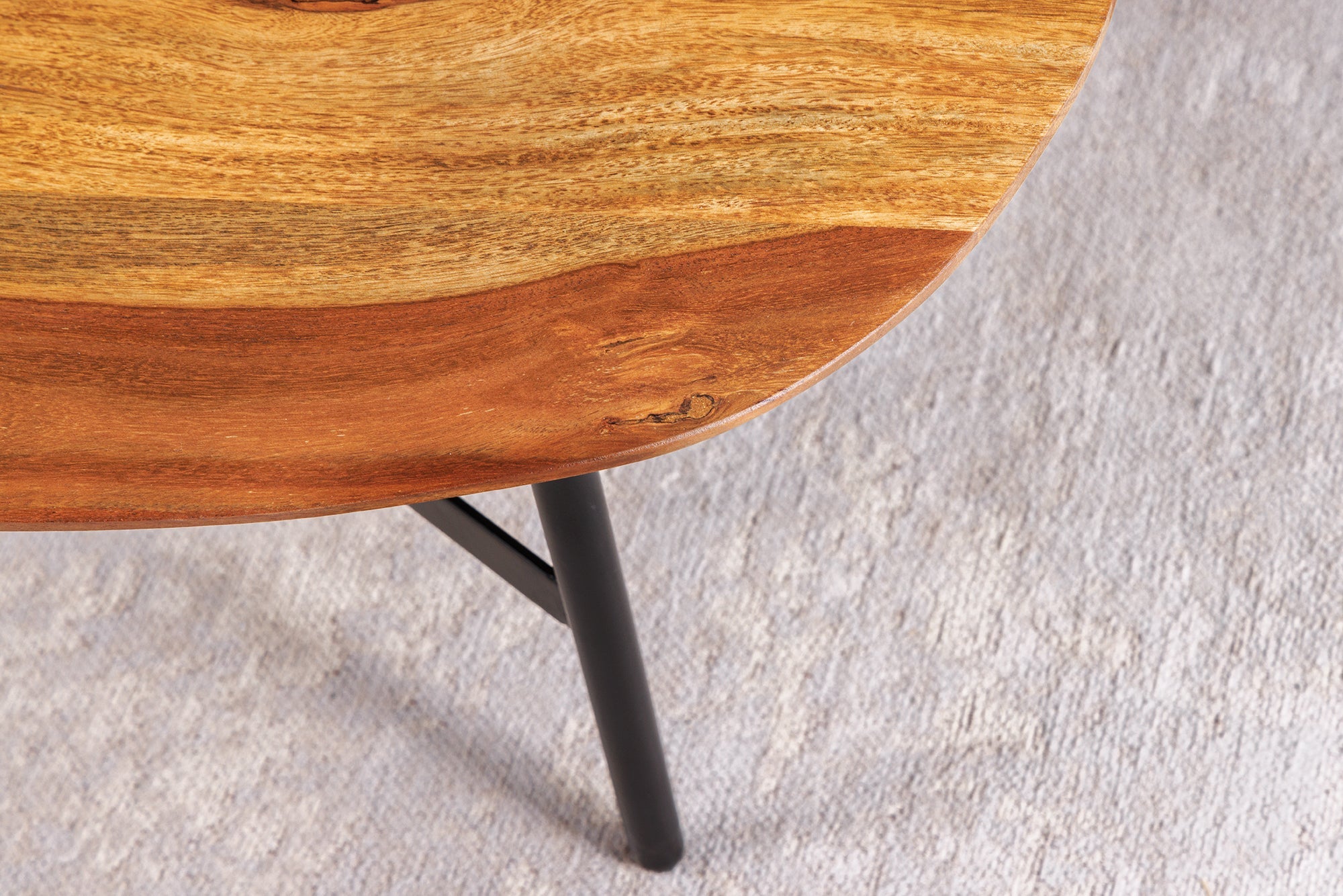 BEAUTY BY NATURE Mesa de centro triangular de 90 cm de madera maciza con acabado de piedra Sheesham marrón