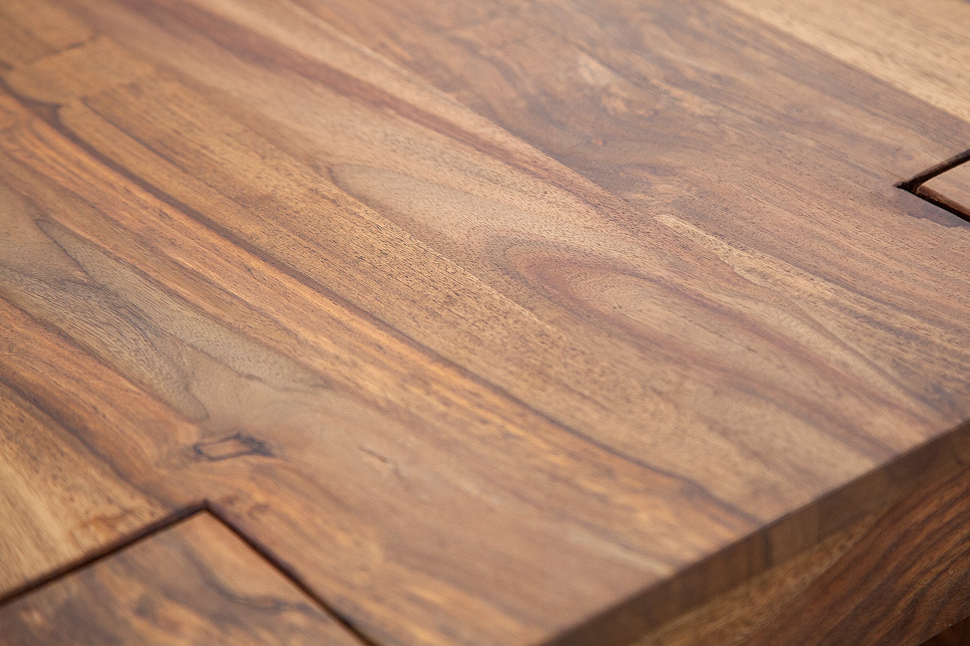 MAKASSAR Mesa de centro de madera maciza de 100 cm con acabado de piedra Sheesham marrón de grano único