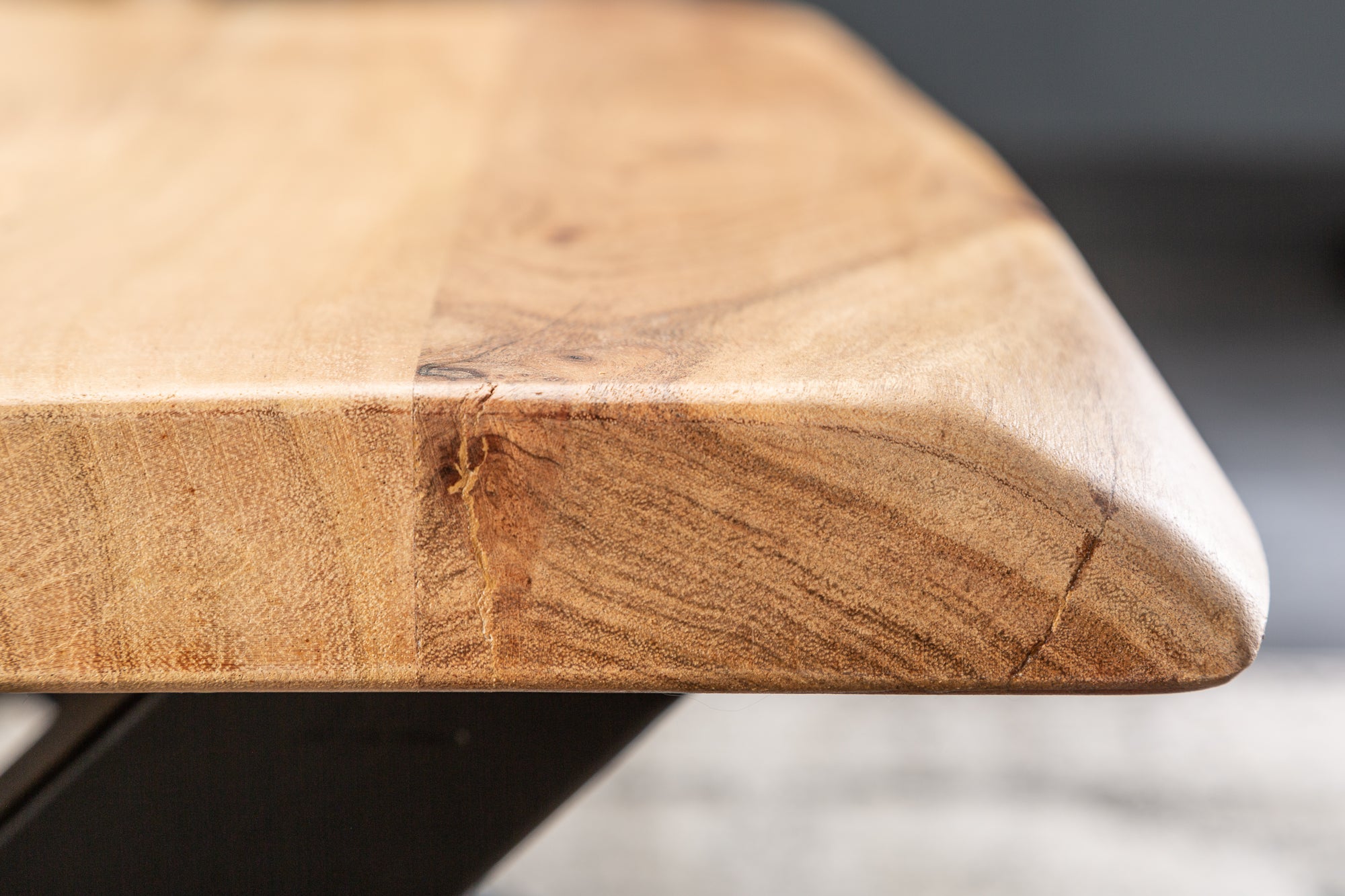 MAMMUT mesa de centro de madera maciza 110cm borde de acacia acabado miel tapa 3.5cm