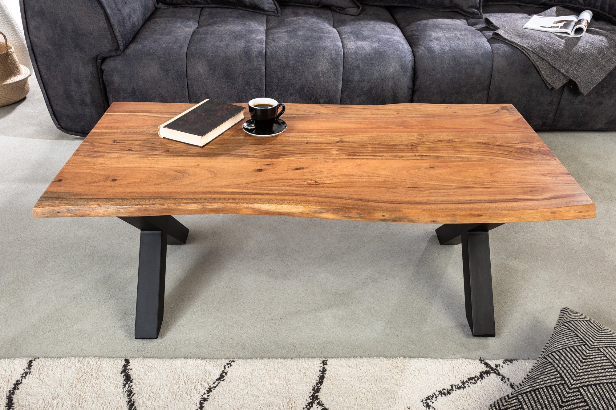 mesa de centro de madera maciza-mammut-120-cm-acacia-miel-marco-acabado-en-x-negro-tapa-2,5-cm_41654 (inv)