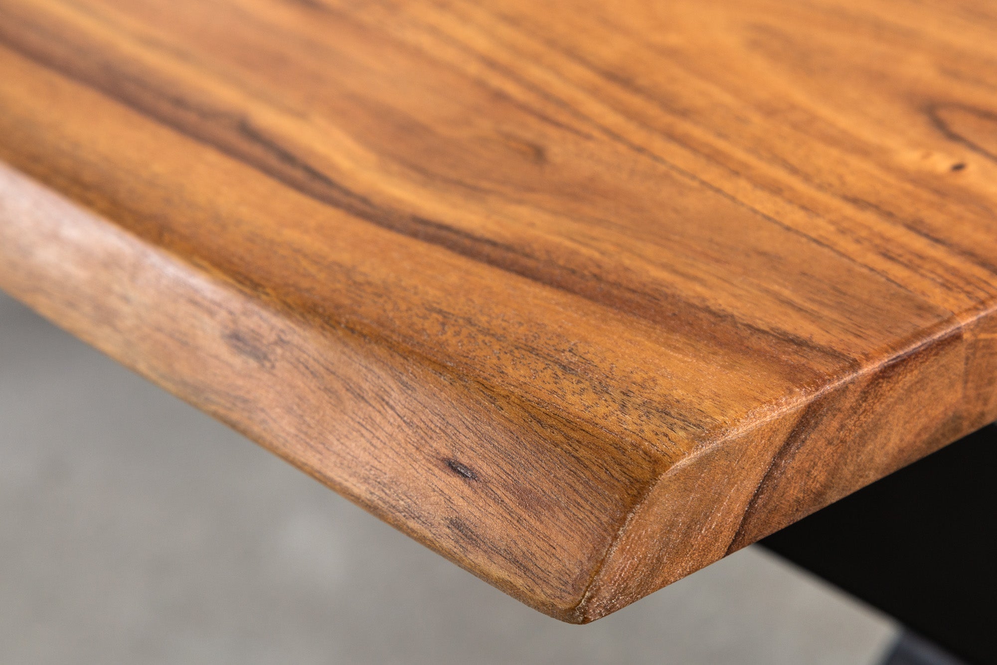 MAMMUT Mesa de centro de madera maciza 120 cm Acacia Acabado miel Marco X negro Tablero 2,5 cm