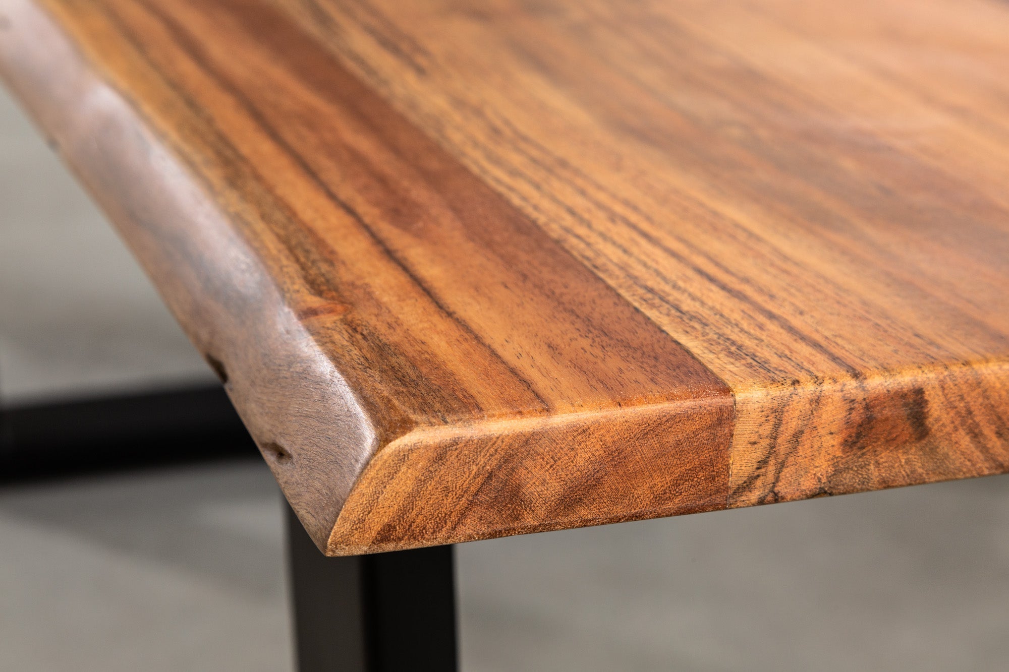 MAMMUT mesa de centro de madera maciza 120 cm acacia natural negro estructura en V tapa 2,5 cm