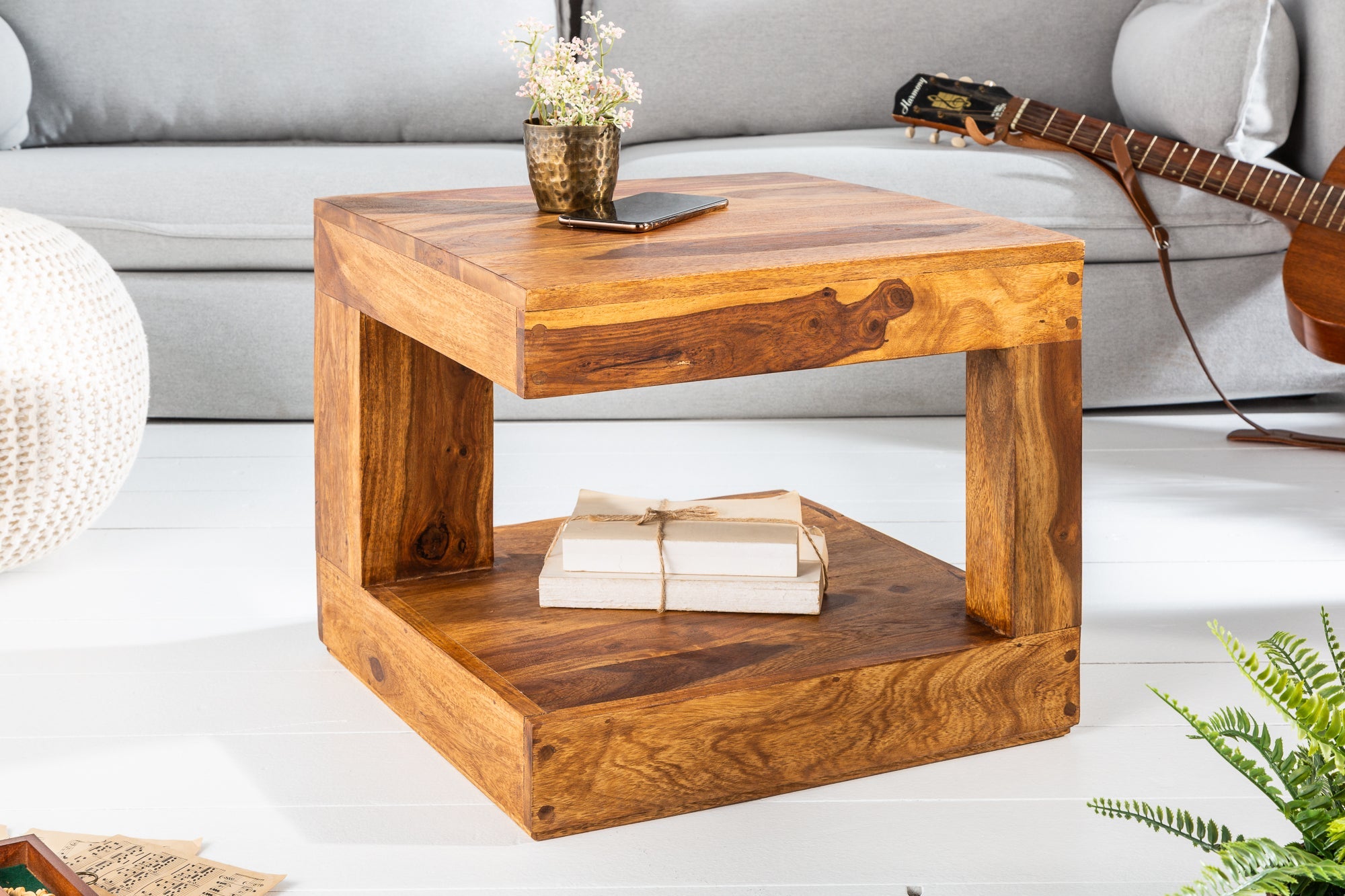 Mesa de centro de madera preciosa maciza GIANT de 45 cm con acabado de piedra Sheesham marrón y estante