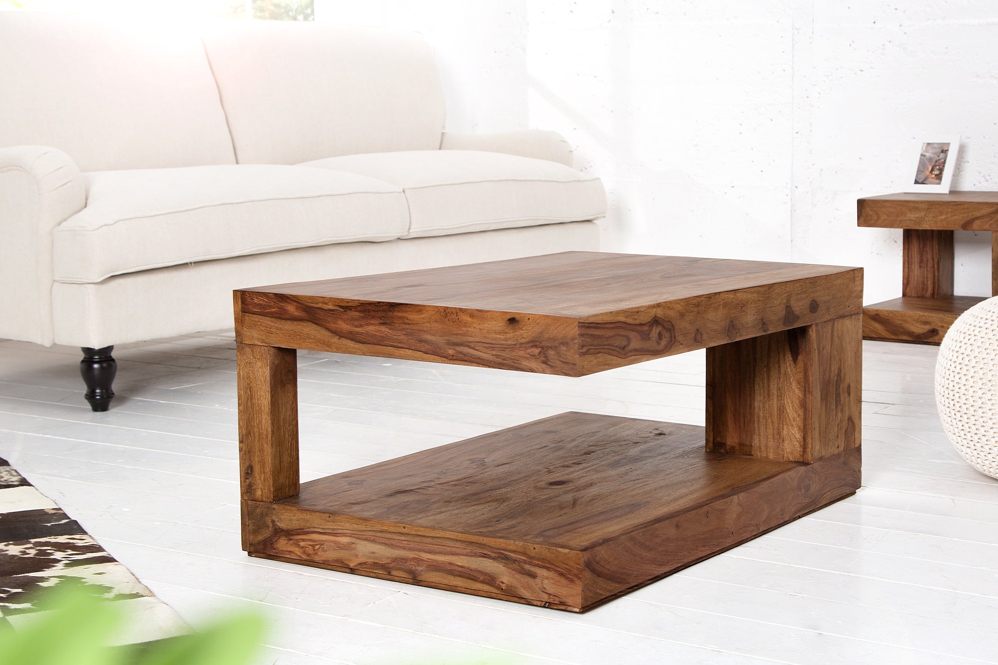 Table basse en bois précieux massif GIANT L 90cm finition pierre de Sheesham marron avec étagère