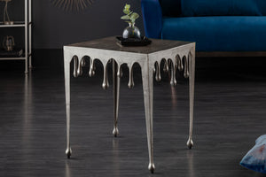 Table basse extravagante LIQUID LINE L 46cm design goutte argent