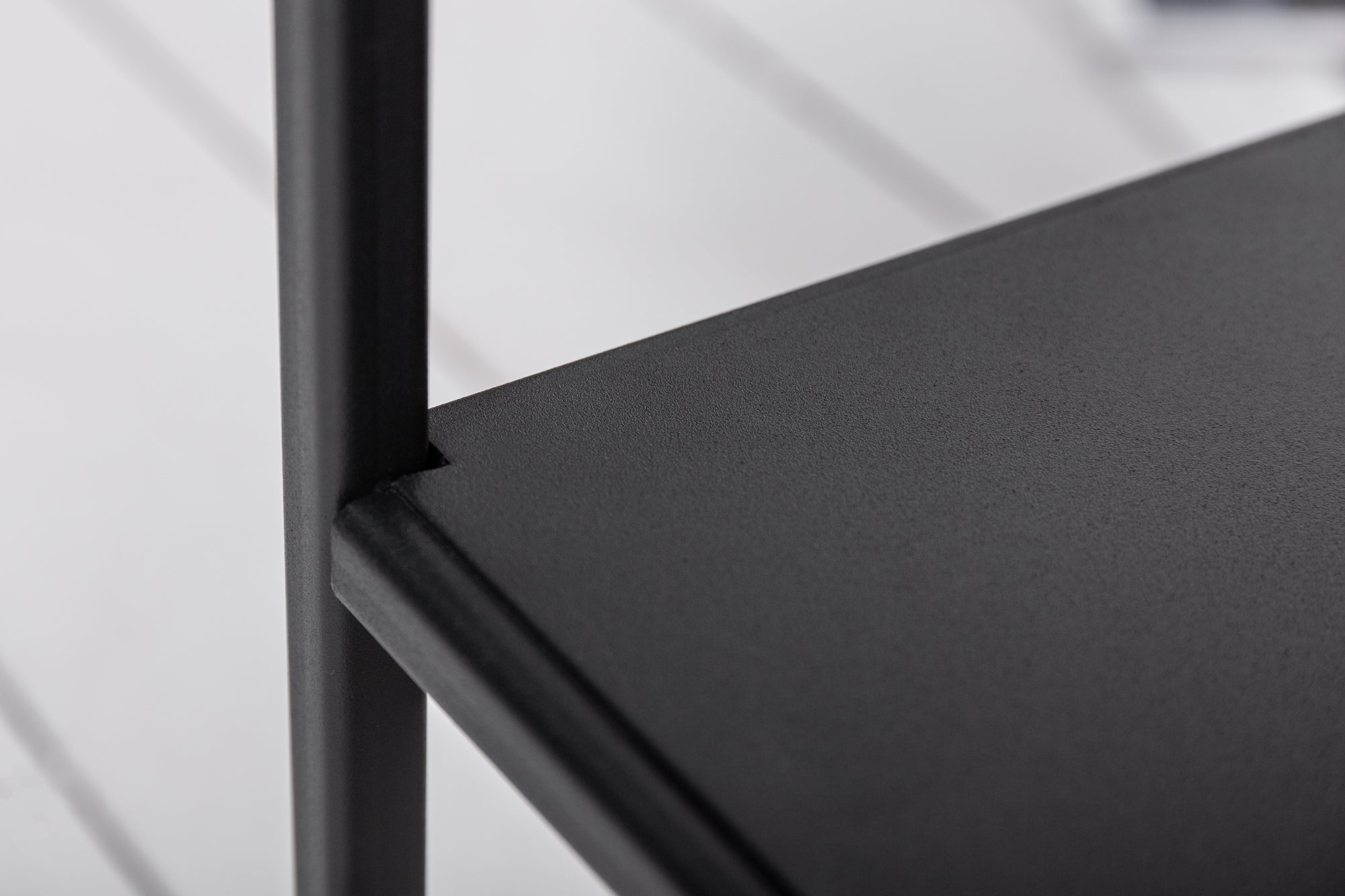 Mesa de centro industrial APPARTEMENT 95cm roble macizo aceitado con estante estructura de metal negro