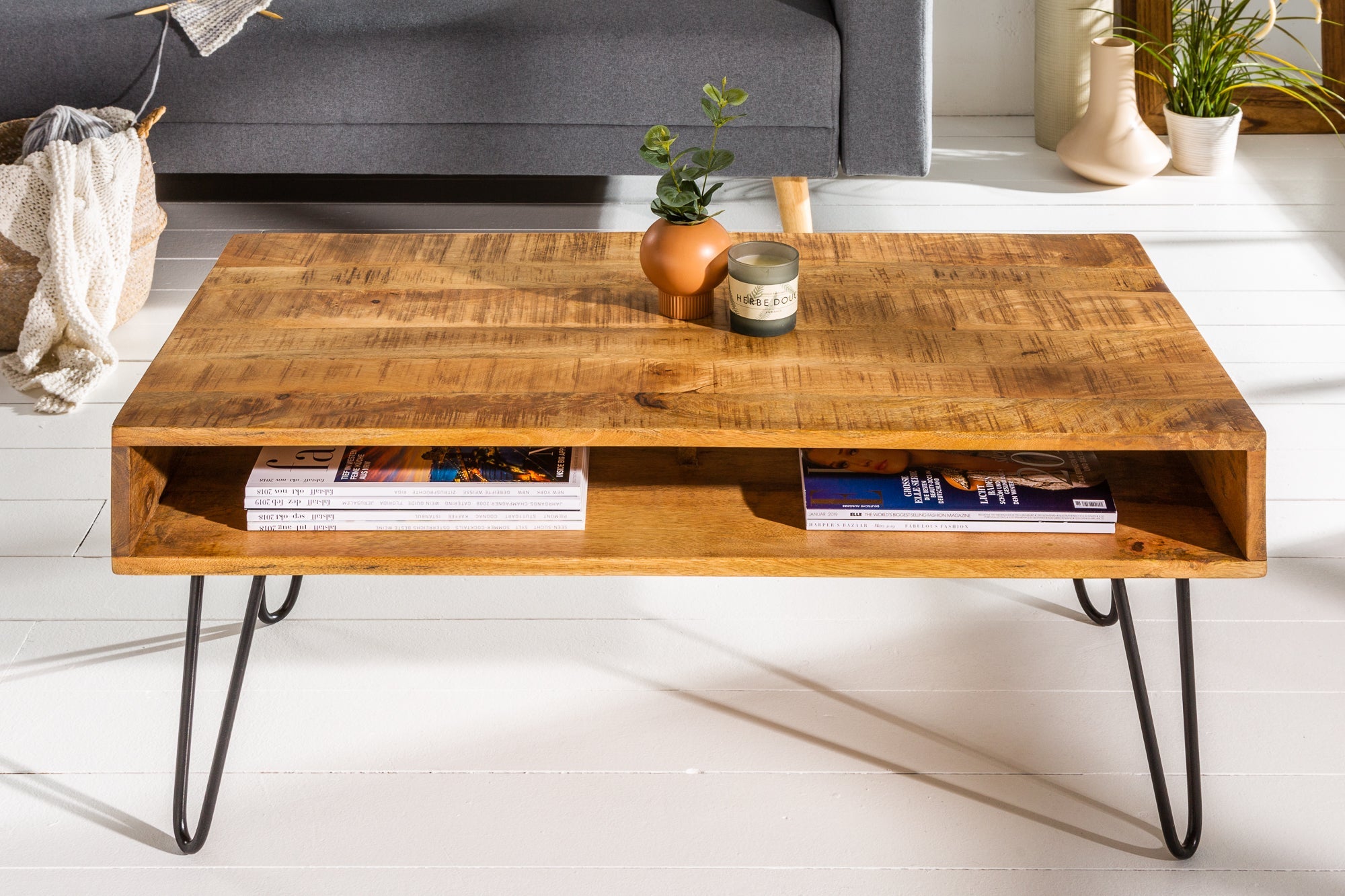SCORPION Mesa de centro maciza de 100 cm en madera de mango natural con patas de pasador de metal y estante