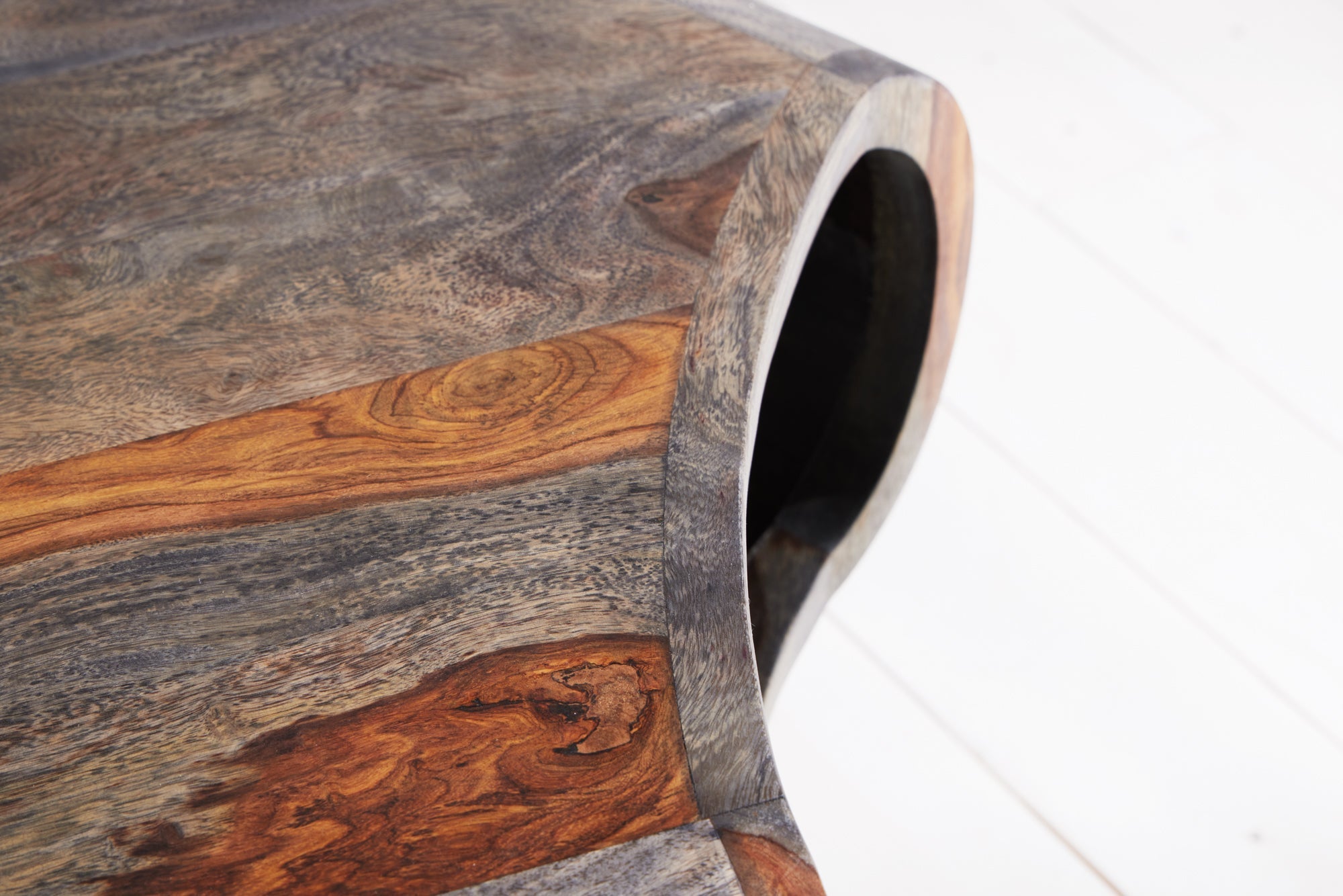 Table basse rétro ORGANIC LIVING 70cm en bois de Sesham massif gris avec espace de rangement Pieds en épingle à cheveux