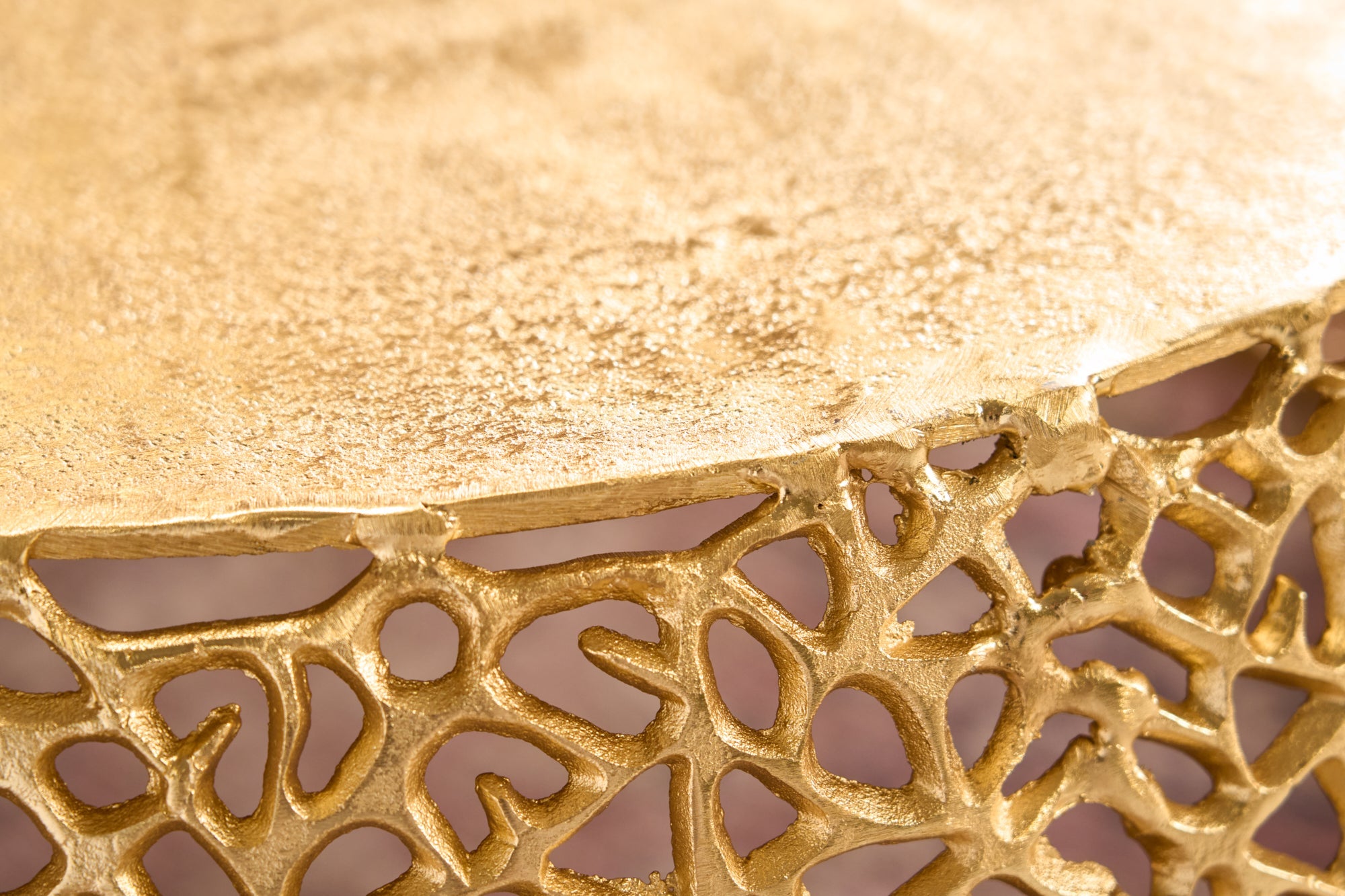 ABSTRACT LEAF mesa de centro redonda 75cm metal dorado filigrana vintage diseño artesanal